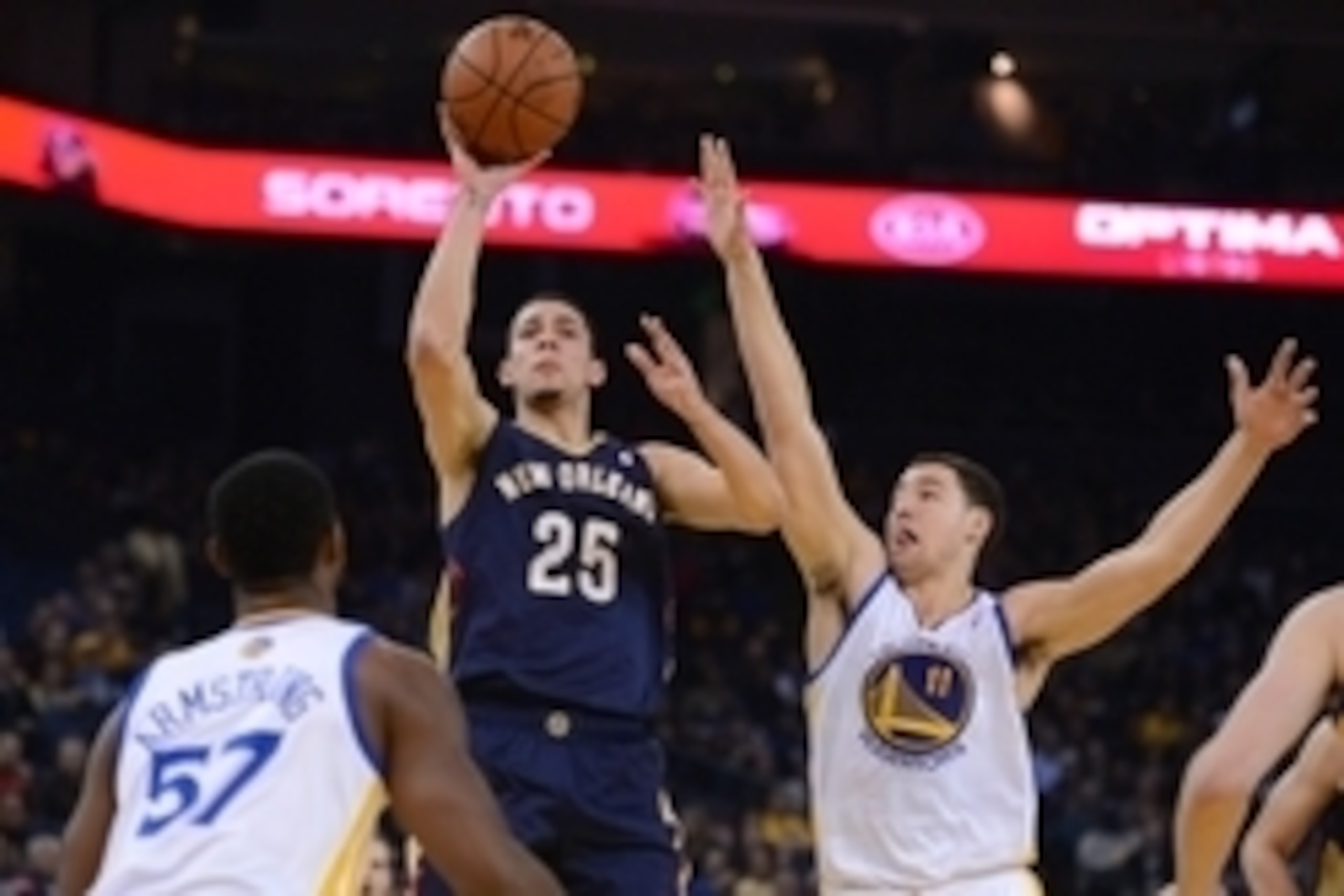 December 17, 2013; Oakland, CA, USA; New Orleans Pelicans shooting guard Austin Rivers (25) shoots the ball against Golden State Warriors shooting guard Klay Thompson (11) during the fourth quarter at Oracle Arena. The Warriors defeated the Pelicans 104-9