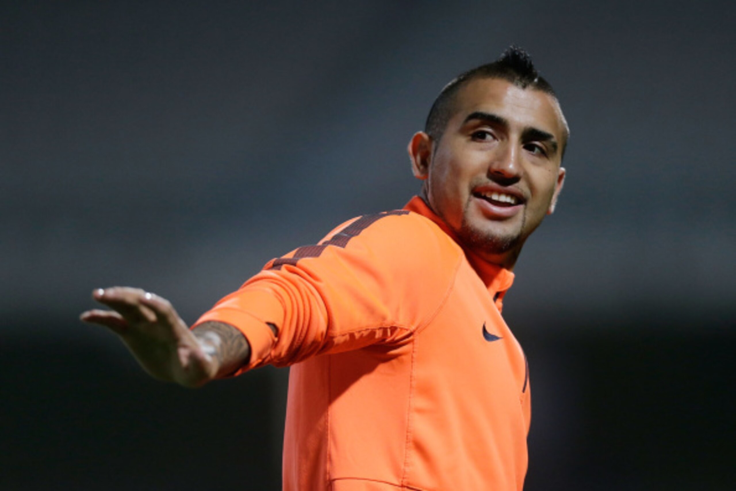 SYDNEY, AUSTRALIA - AUGUST 09:  Arturo Vidal waves to fans during a Juventus training session at WIN Jubilee Stadium on August 9, 2014 in Sydney, Australia.  (Photo by Mark Metcalfe/Getty Images)