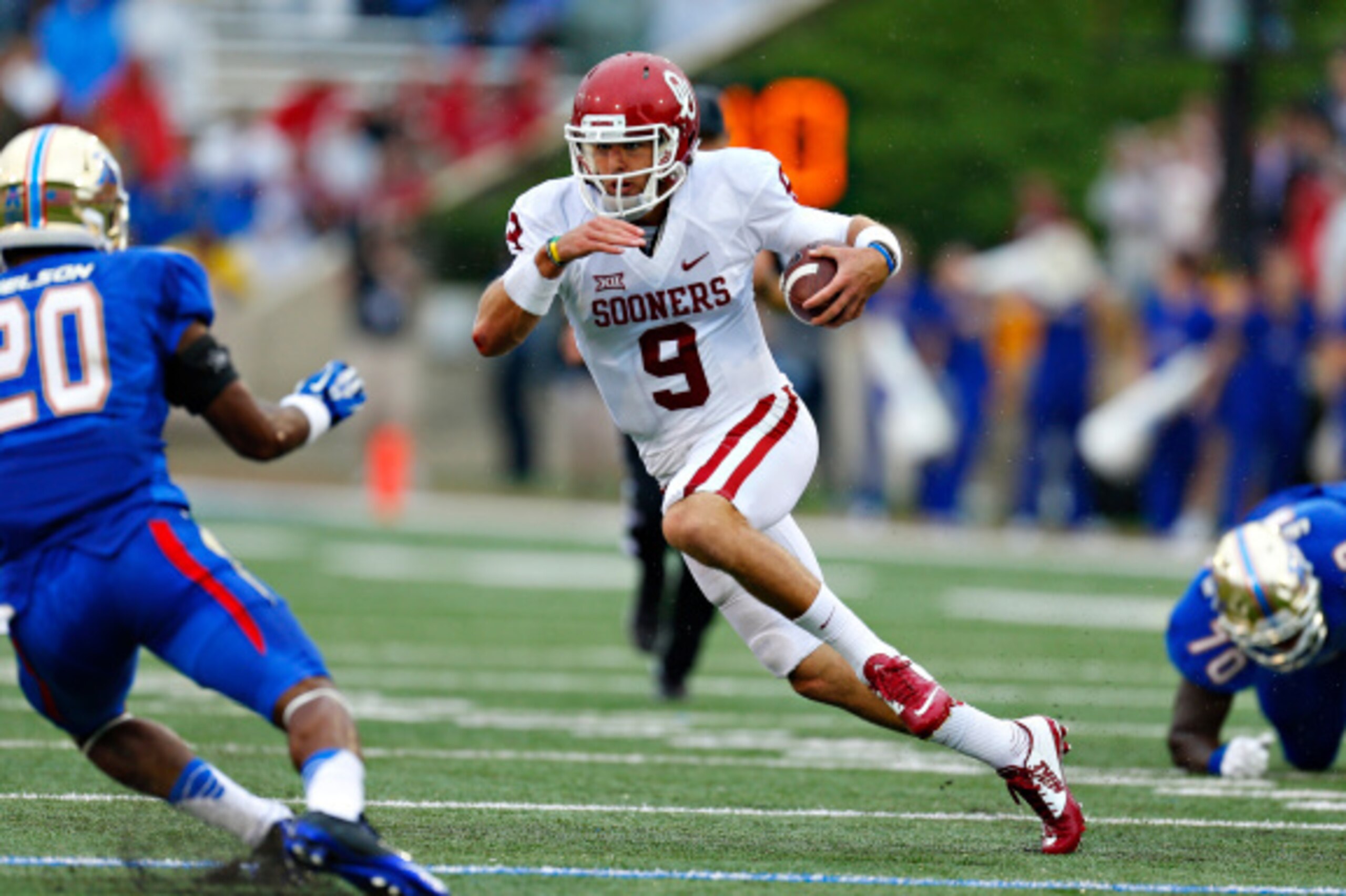 TULSA, OK - SEPTEMBER 6:  Trevor Knight #9 of the Oklahoma Sooners runs the ball against the Tulsa Golden Hurricanes at H.A. Chapman Stadium on September 6, 2014 in Tulsa, Oklahoma.  (Photo by Wesley Hitt/Getty Images)