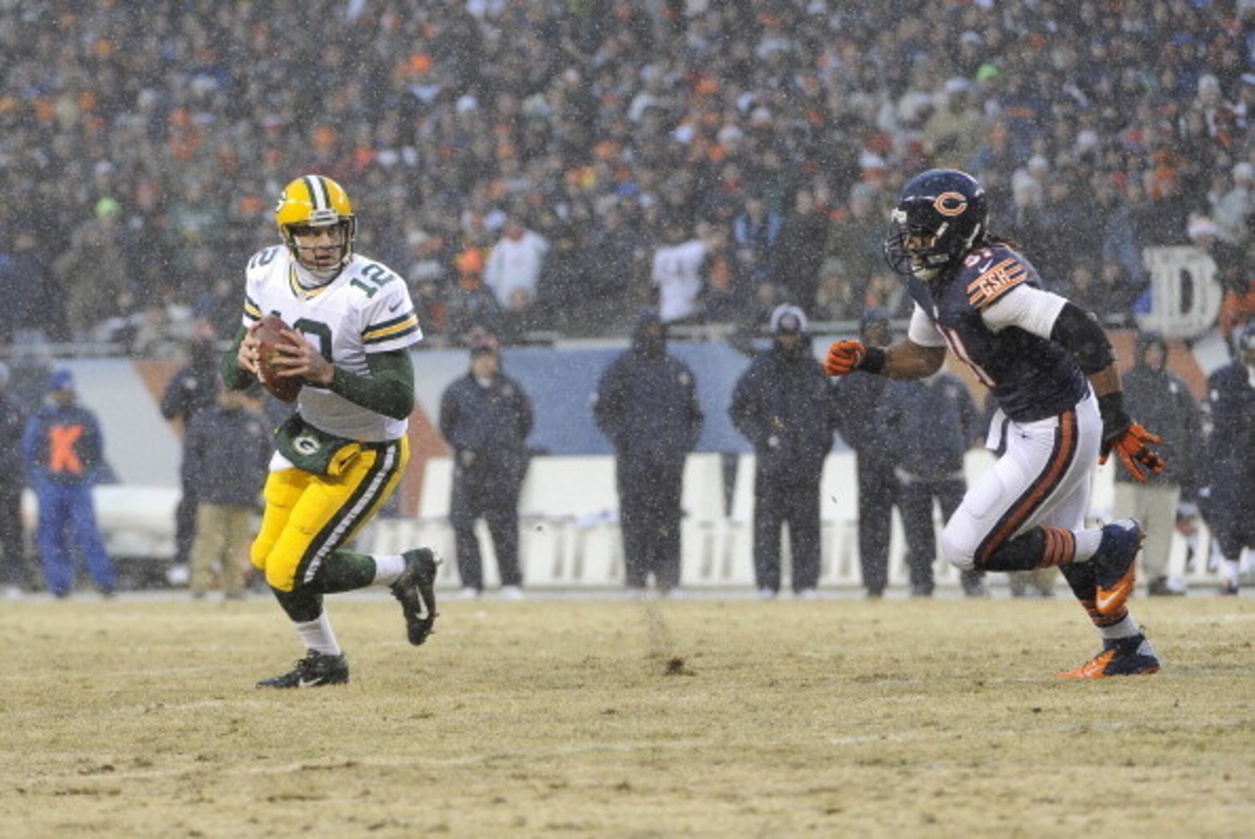 CHICAGO, IL - DECEMBER 29: Aaron Rodgers #12 of the Green Bay Packers plays against the Chicago Bears on December 29, 2013 at Soldier Field in Chicago, Illinois.  (Photo by David Banks/Getty Images)