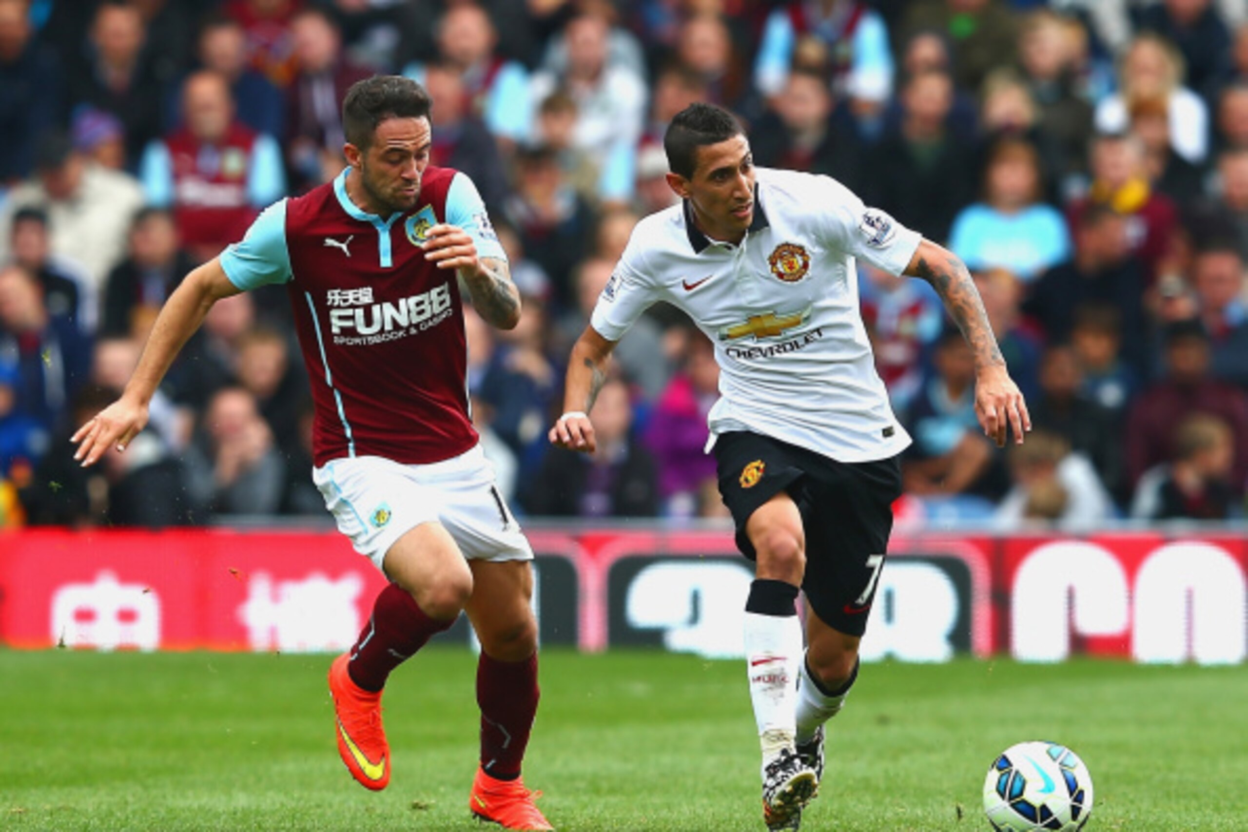 BURNLEY, ENGLAND - AUGUST 30:  Danny Ings of Burnley and Angel di Maria of Manchester United compete for the ball during the Barclays Premier League match between Burnley and Manchester United at Turf Moor on August 30, 2014 in Burnley, England.  (Photo b