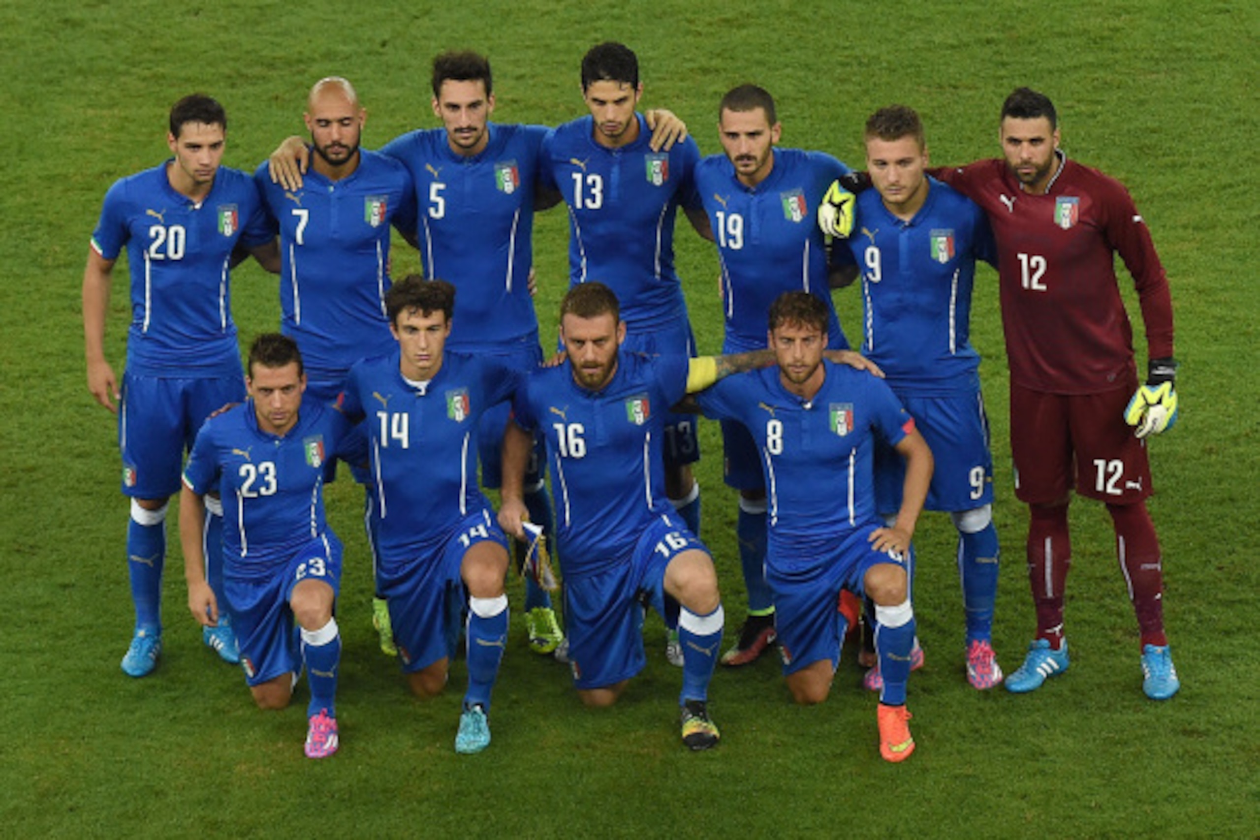 BARI, ITALY - SEPTEMBER 04:  Team of Italy before the international friendly match between Italy and Netherlands at Stadio San Nicola on September 4, 2014 in Bari, Italy.  (Photo by Giuseppe Bellini/Getty Images)