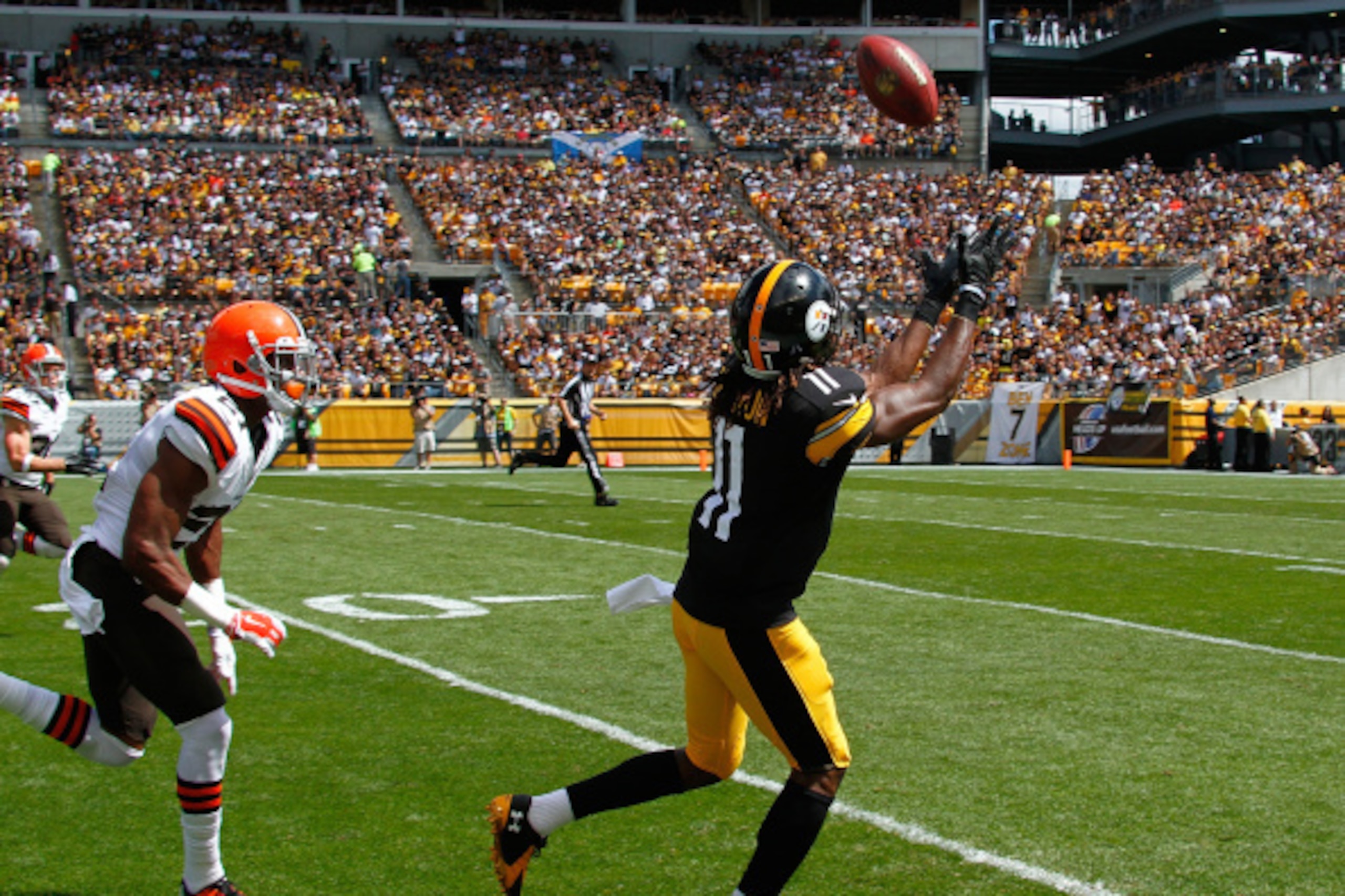 PITTSBURGH, PA - SEPTEMBER 7:  Markus Wheaton #11 of the Pittsburgh Steelers makes a catch for a first down in front of Justin Gilbert #21 of the Cleveland Browns at Heinz Field on September 7, 2014 in Pittsburgh, Pennsylvania.  (Photo by Justin K. Aller/