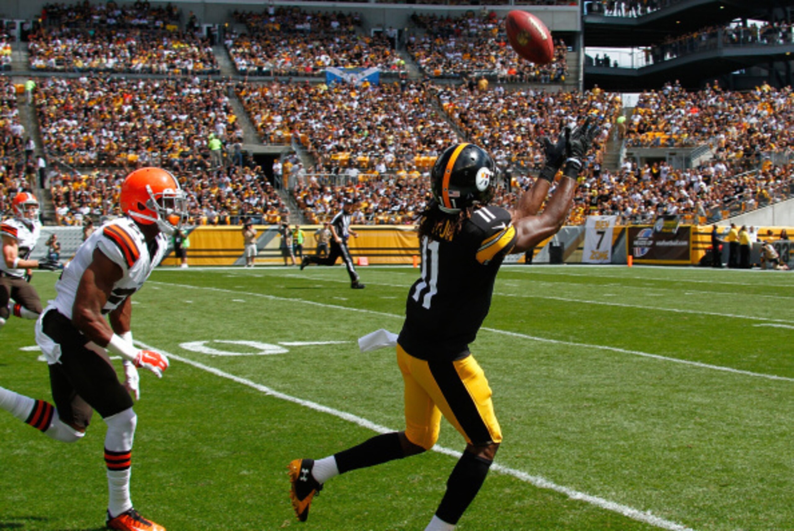 PITTSBURGH, PA - SEPTEMBER 7:  Markus Wheaton #11 of the Pittsburgh Steelers makes a catch for a first down in front of Justin Gilbert #21 of the Cleveland Browns at Heinz Field on September 7, 2014 in Pittsburgh, Pennsylvania.  (Photo by Justin K. Aller/