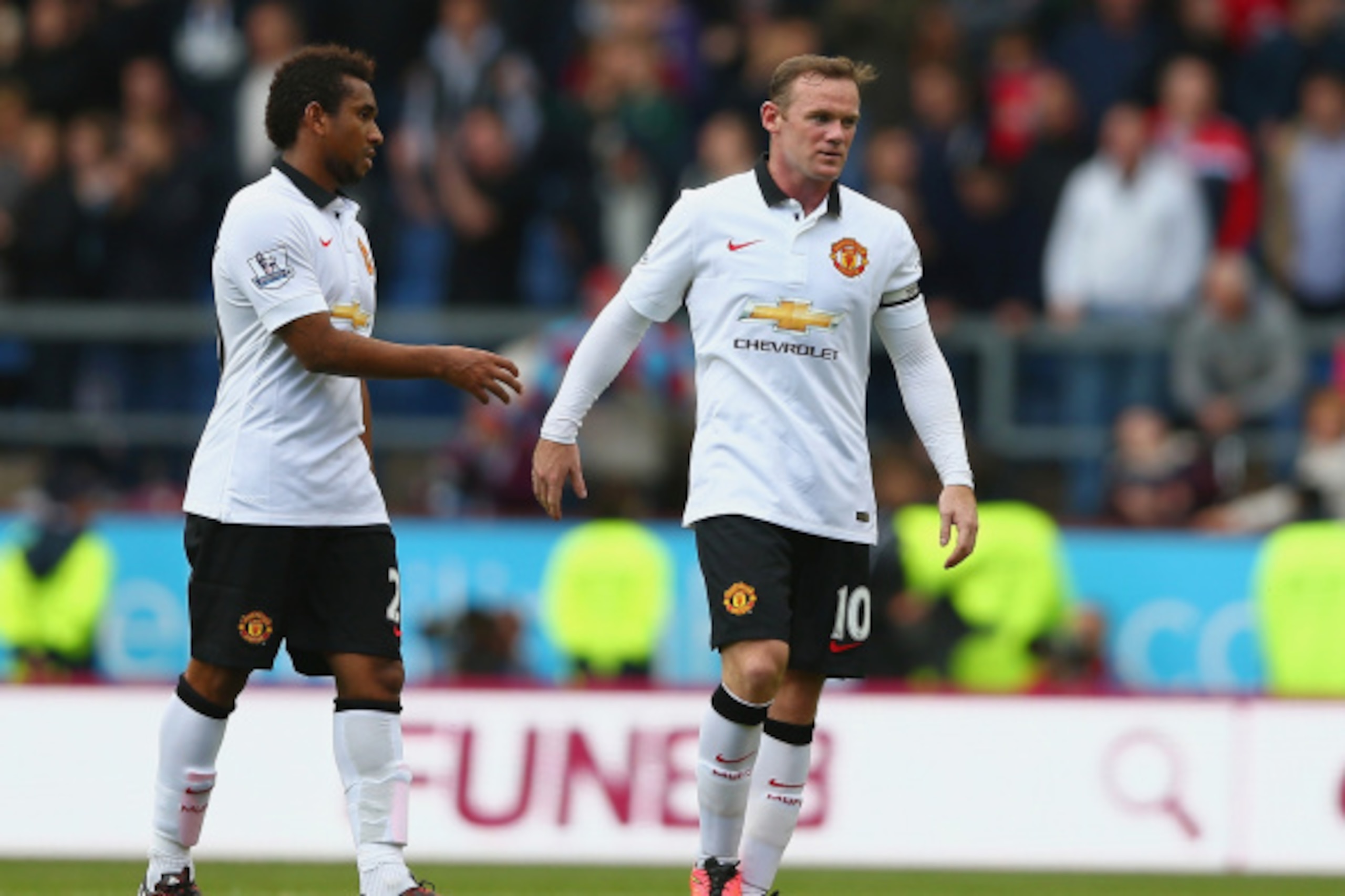 BURNLEY, ENGLAND - AUGUST 30:  Anderson of Manchester United talks to Wayne Rooney of Manchester United during the Barclays Premier League match between Burnley and Manchester United at Turf Moor on August 30, 2014 in Burnley, England.  (Photo by Clive Br