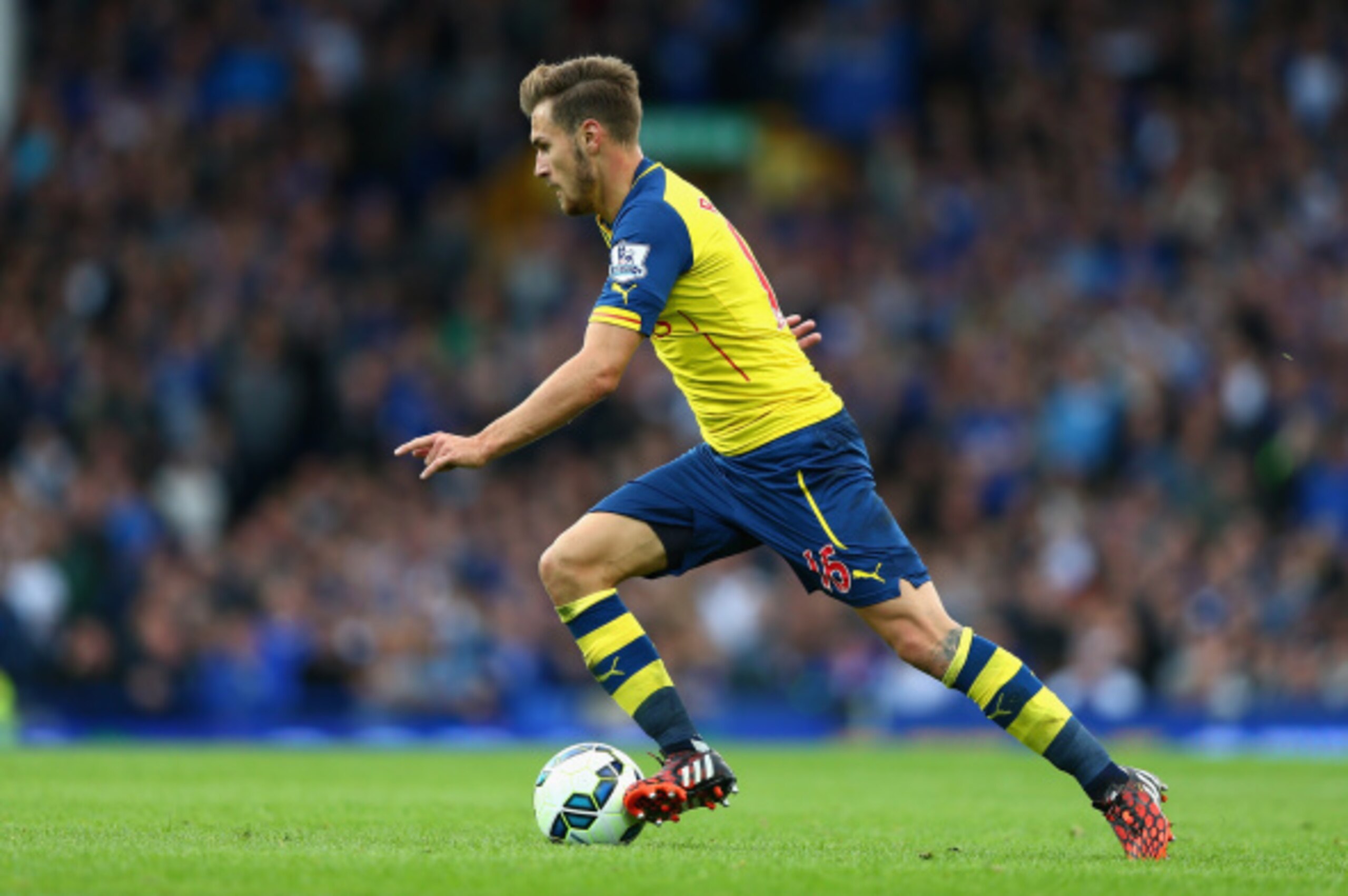 LIVERPOOL, ENGLAND - AUGUST 23:  Aaron Ramsey of Arsenal in action during the Barclays Premier League match between Everton and Arsenal at Goodison Park on August 23, 2014 in Liverpool, England.  (Photo by Clive Brunskill/Getty Images)