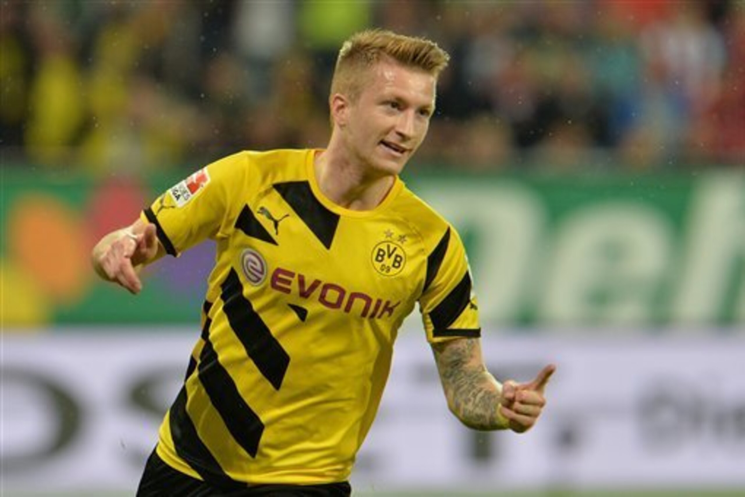 Reus was dominant in Borussia Dortmund's 3-2 win over Augsburg.