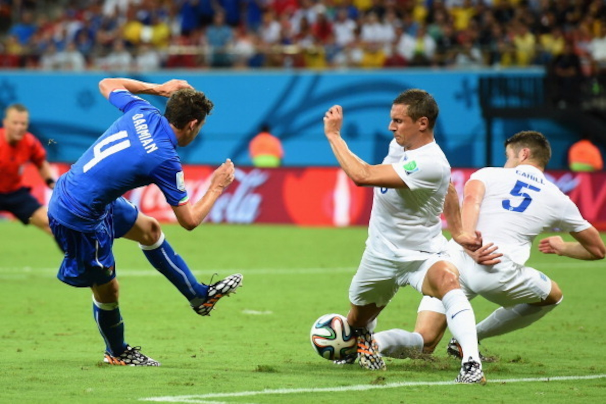 MANAUS, BRAZIL - JUNE 14: Phil Jagielka of England stops a shot by Matteo Darmian of Italy during the 2014 FIFA World Cup Brazil Group D match between England and Italy at Arena Amazonia on June 14, 2014 in Manaus, Brazil. (Photo by Claudio Villa/Getty I MANAUS, BRAZIL - JUNE 14: Phil Jagielka of England stops a shot by Matteo Darmian of Italy during the 2014 FIFA World Cup Brazil Group D match between England and Italy at Arena Amazonia on June 14, 2014 in Manaus, Brazil. (Photo by Claudio Villa/Getty I