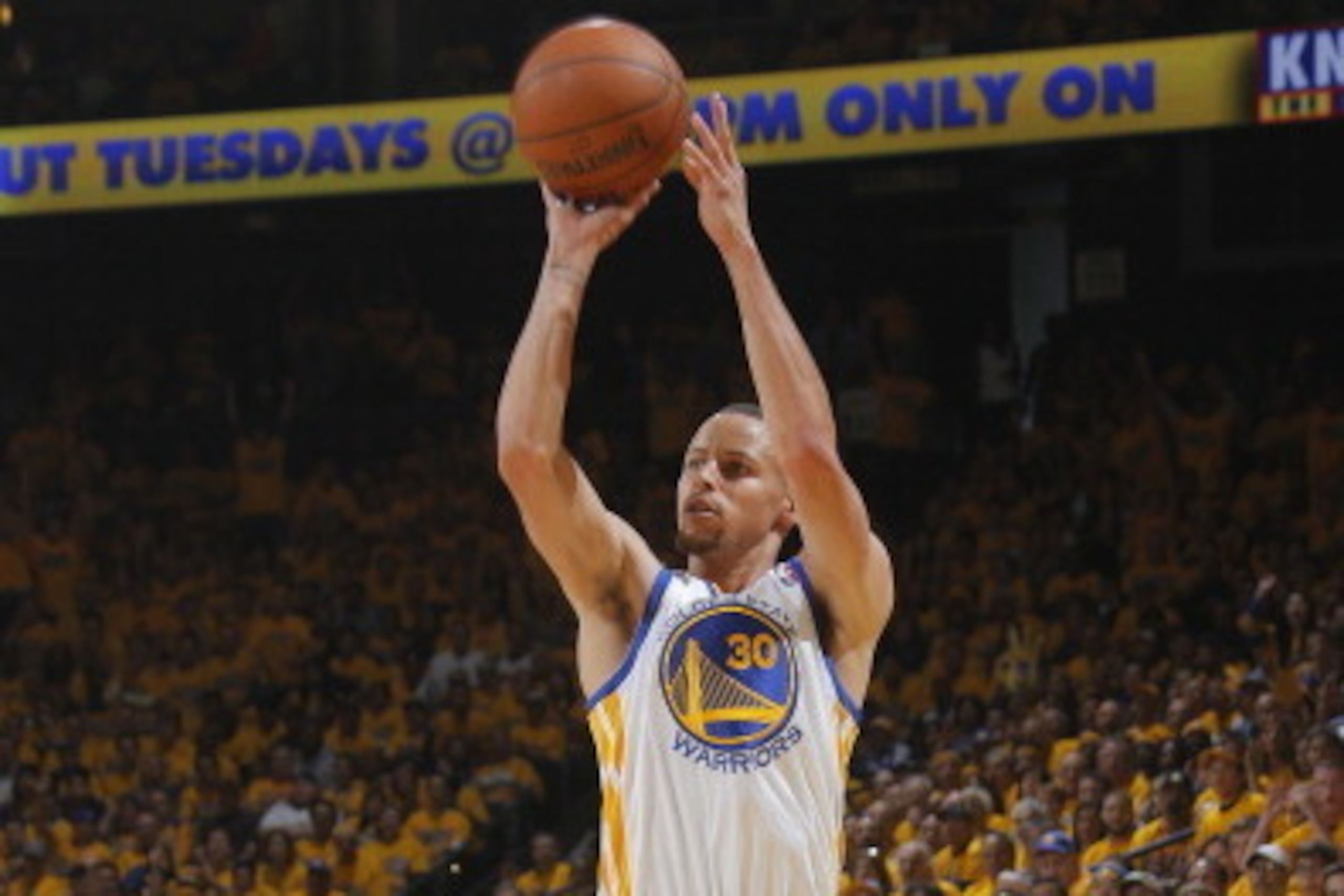 OAKLAND, CA - APRIL 27: Stephen Curry #30 of the Golden State Warriors takes a shot against the Los Angeles Clippers in Game Four of the Western Conference Quarterfinals during the 2014 NBA Playoffs at Oracle Arena on April 27, 2014 in Oakland, California