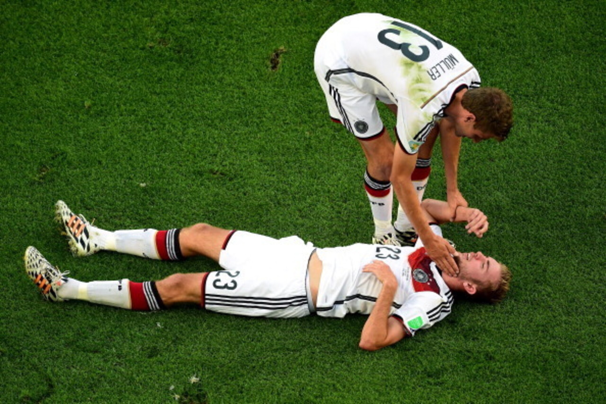 RIO DE JANEIRO, BRAZIL - JULY 13:  Christoph Kramer of Germany lies on the pitch as Thomas Mueller stands over during the 2014 FIFA World Cup Brazil Final match between Germany and Argentina at Maracana on July 13, 2014 in Rio de Janeiro, Brazil.  (Photo 