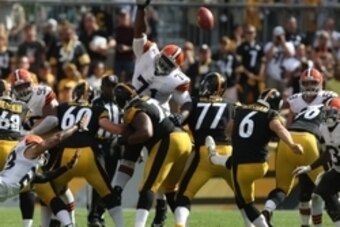 Sep 7, 2014; Pittsburgh, PA, USA; Pittsburgh Steelers kicker Shaun Suisham (6) kicks the game-winning field goal against the Cleveland Browns during the second half at Heinz Field. Pittsburgh won the game, 30-27. Mandatory Credit: Jason Bridge-USA TODAY S