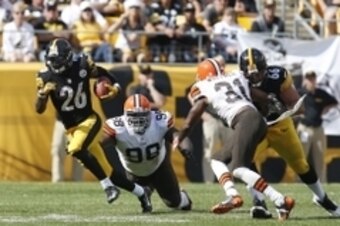 Sep 7, 2014; Pittsburgh, PA, USA; Pittsburgh Steelers running back Le'Veon Bell (26) rushes the ball past Cleveland Browns nose tackle Phillip Taylor (98) as Steelers guard David DeCastro (66) blocks strong safety Donte Whitner (31) during the fourth quar