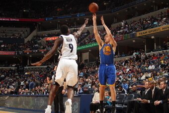 MEMPHIS, TN - NOVEMBER 9: Klay Thompson #11 of the Golden State Warriors shoots against Tony Allen #9 of the Memphis Grizzlies on November 9, 2013 at FedExForum in Memphis, Tennessee. NOTE TO USER: User expressly acknowledges and agrees that, by downloadi