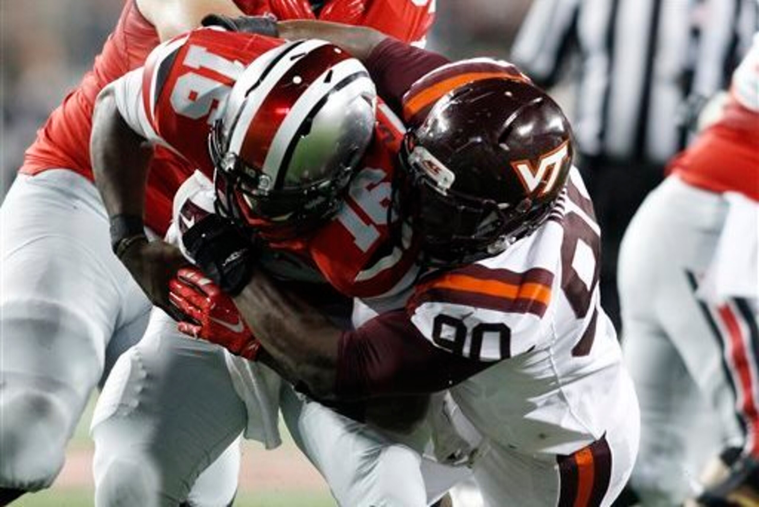 Virginia Tech's strong defense overwhelmed Ohio State's offense. Virginia Tech's strong defense overwhelmed Ohio State's offense.