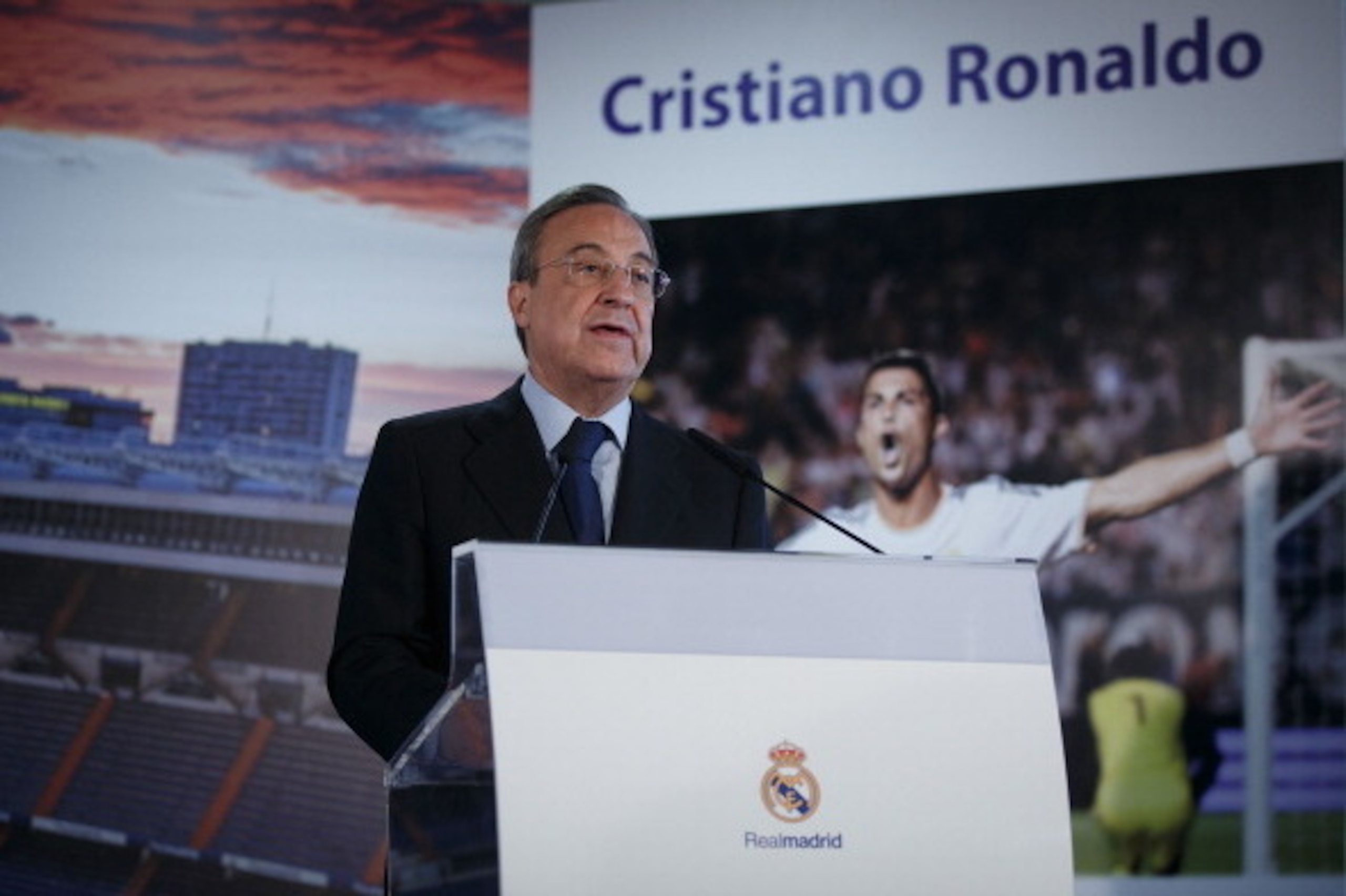 MADRID, SPAIN - SEPTEMBER 15:  President Florentino Perez attends the media after Cristiano Ronaldo«s Signing Contract Renewal For Real Madrid at Estadio Santiago Bernabeu on September 15, 2013 in Madrid, Spain.  (Photo by Gonzalo Arroyo Moreno/Getty Imag