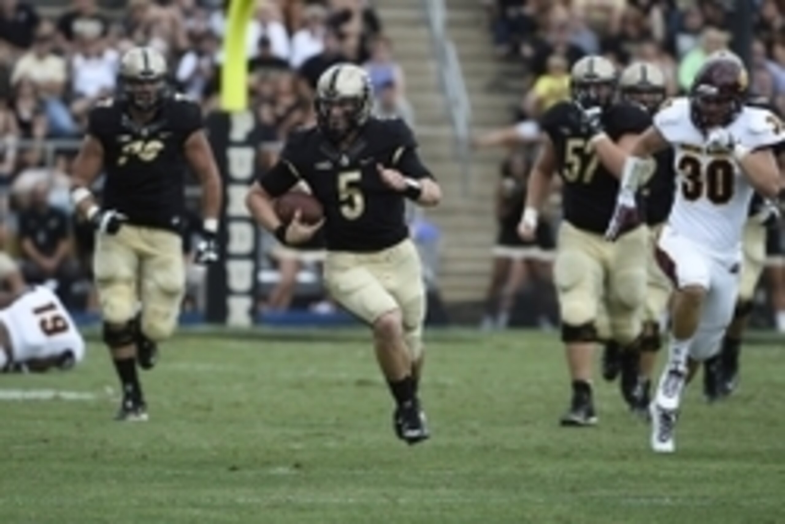 Sep 6, 2014; West Lafayette, IN, USA; Purdue Boilermakers quarterback Danny Etling (5) runs with the ball as Central Michigan Chippewas defensive end Mitch Stanitzek (30 pursue in the 2nd half at Ross Ade Stadium. Mandatory Credit: Sandra Dukes-USA TODAY 