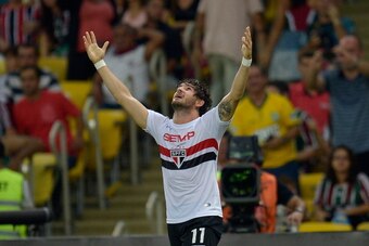RIO DE JANEIRO, BRAZIL - MAY 21: Alexandre Pato of Sao Paulo celebrates a scored goal during the match between Fluminense and Sao Paulo as part of Brasileirao Series A 2014 at Maracana on May 21, 2014 in Rio de Janeiro, Brazil. (Photo by Alexandre Loureir