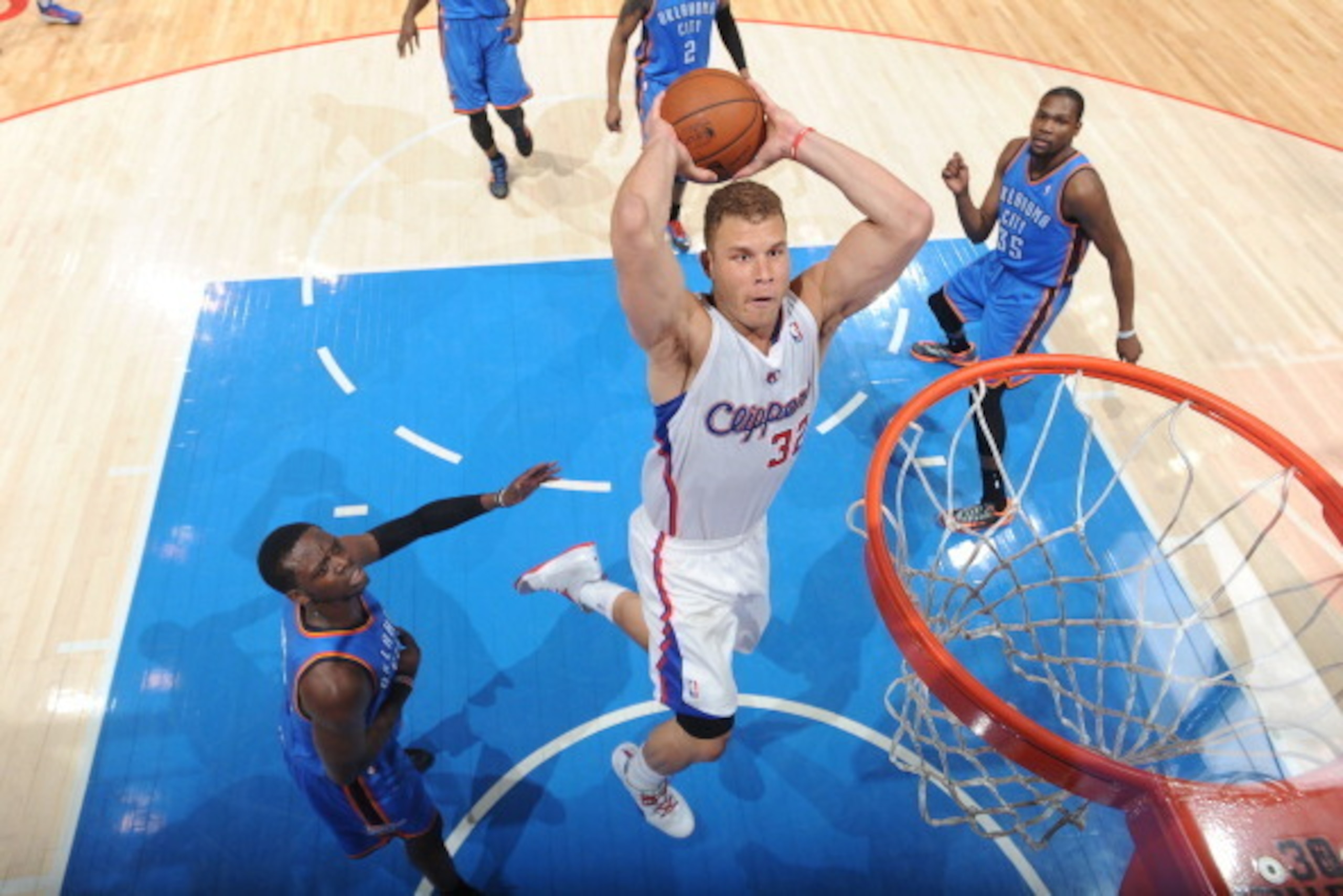LOS ANGELES, CA - APRIL 9: Blake Griffin #32 of the Los Angeles Clippers goes up for a dunk against the Oklahoma City Thunder at Staples Center on April 9, 2014 in Los Angeles, California. NOTE TO USER: User expressly acknowledges and agrees that, by down