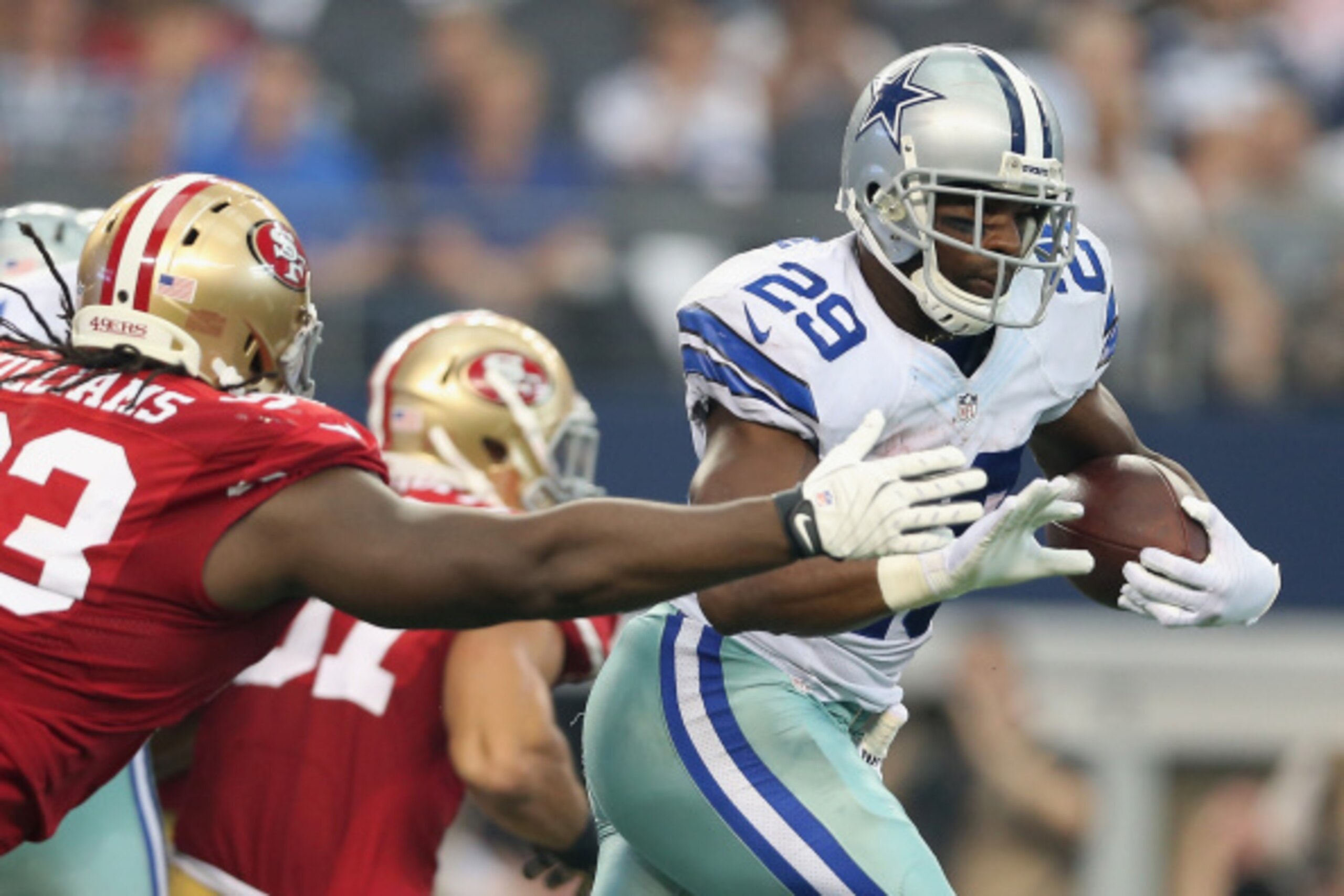 ARLINGTON, TX - SEPTEMBER 07:  Running back DeMarco Murray #29 of the Dallas Cowboys rushes the football against the San Francisco 49ers during the NFL game at AT&T Stadium on September 7, 2014 in Arlington, Texas. The 49ers defeated the Cowboys 28-17.  (