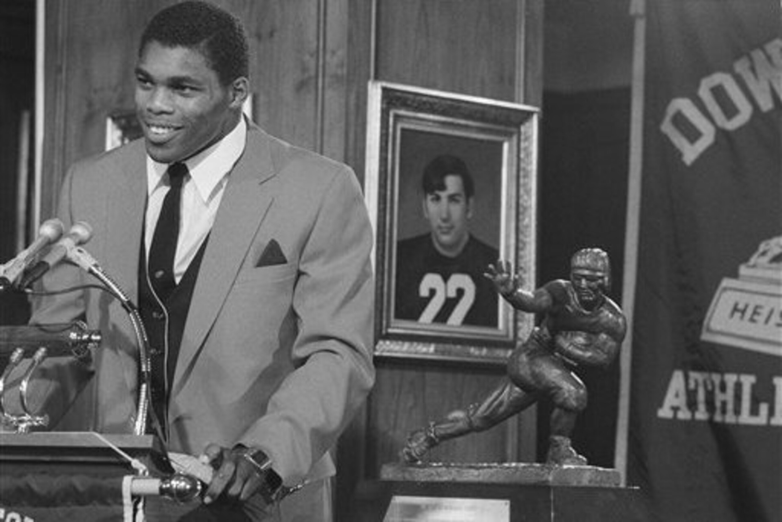 Herschel Walker won the Heisman Trophy in 1982.