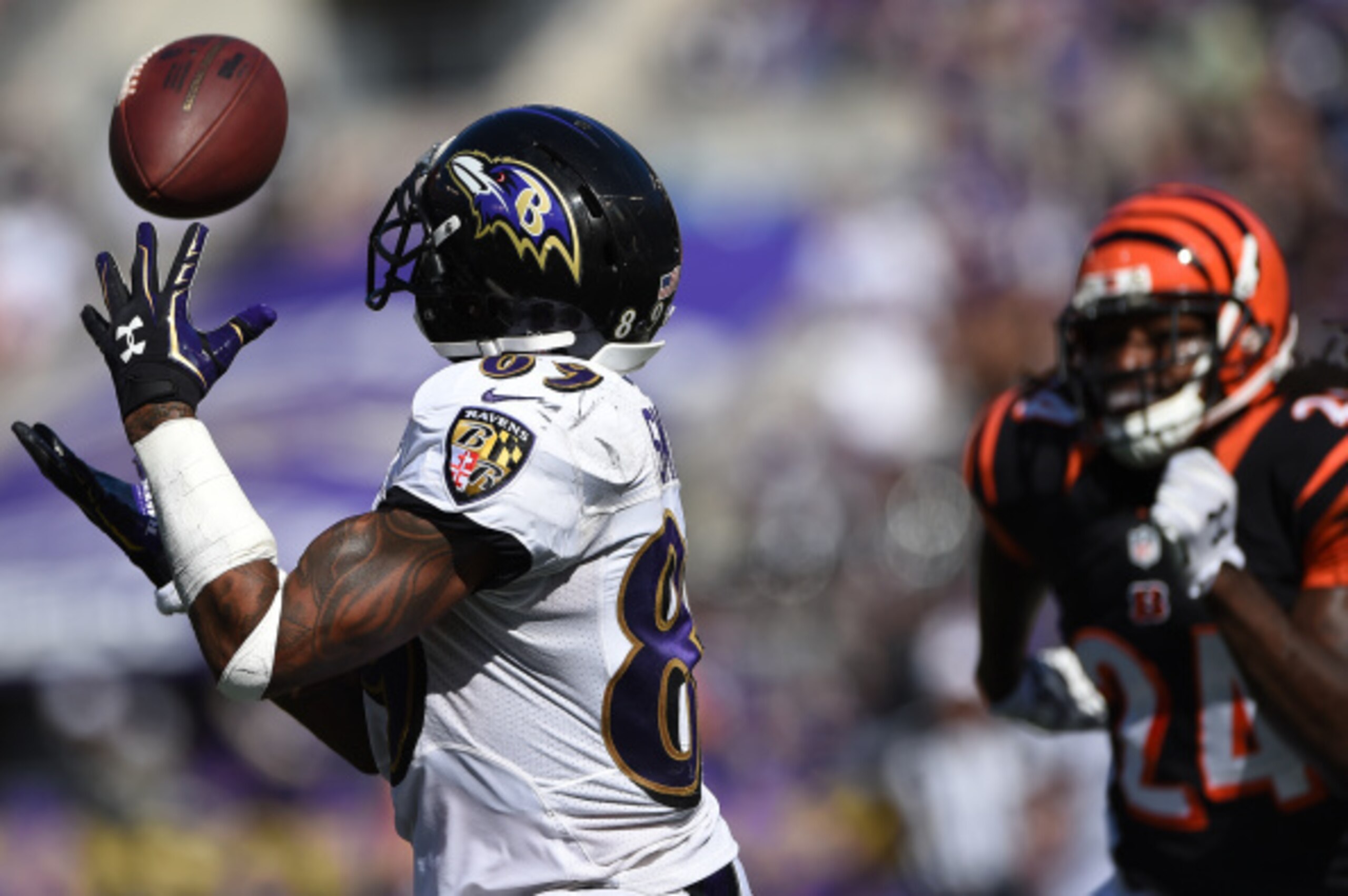 BALTIMORE, MD - SEPTEMBER 07: Wide receiver Steve Smith #89 of the Baltimore Ravens makes a catch before scoring a touchdown in front of  cornerback Adam Jones #24 of the Cincinnati Bengals at M&T Bank Stadium on September 7, 2014 in Baltimore, Maryland. 