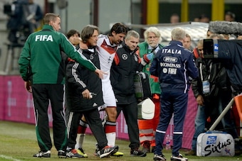 MILAN, ITALY - NOVEMBER 15:  Sami Khedira of Germany walks injured off the pitch  during the international friendly match between Italy and Germany at Giuseppe Meazza stadium on November 15, 2013 in Milan, Italy.  (Photo by Claudio Villa/Getty Images)