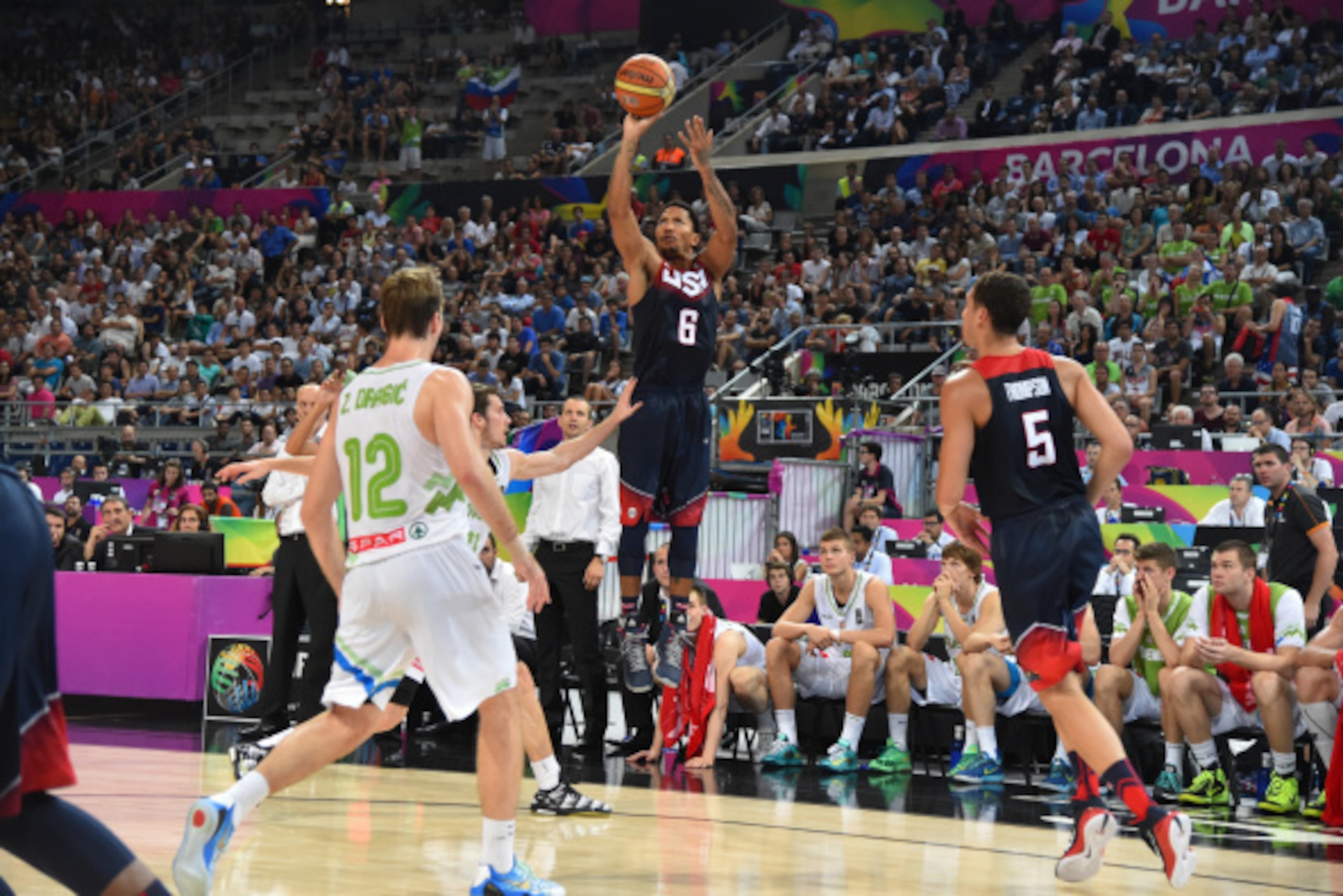 BARCELONA, SPAIN - SEPTEMBER 9: Derrick Rose #6 of the USA Basketball Men's National Team shoots against the Slovenia National Team during the 2014 FIBA World Cup quarter-finals at Palau Sant Jordi on September 9, 2014 in Barcelona, Spain.  NOTE TO USER: 