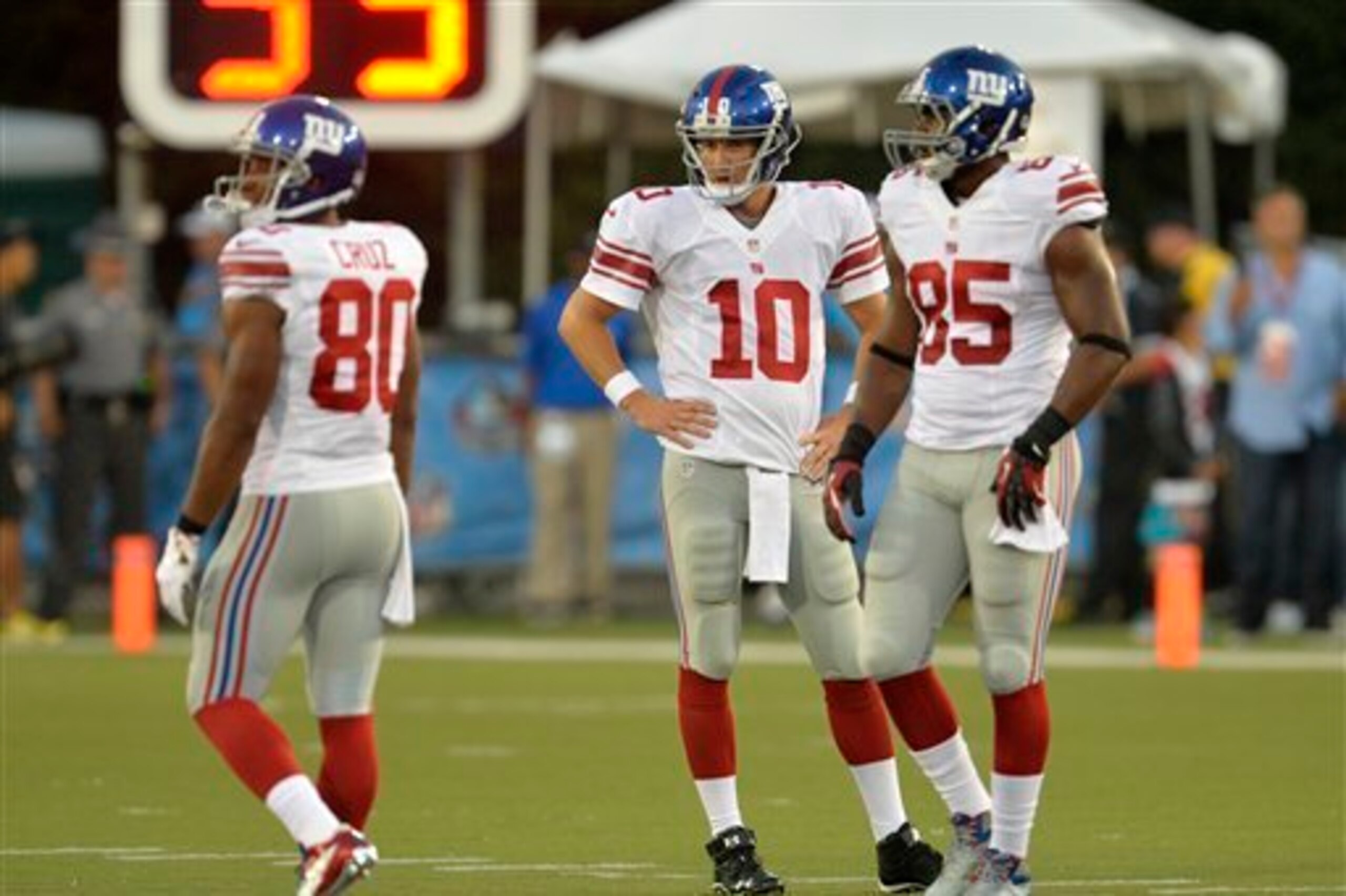 The Giants need better blocking from tight end Daniel Fells (No. 85).
