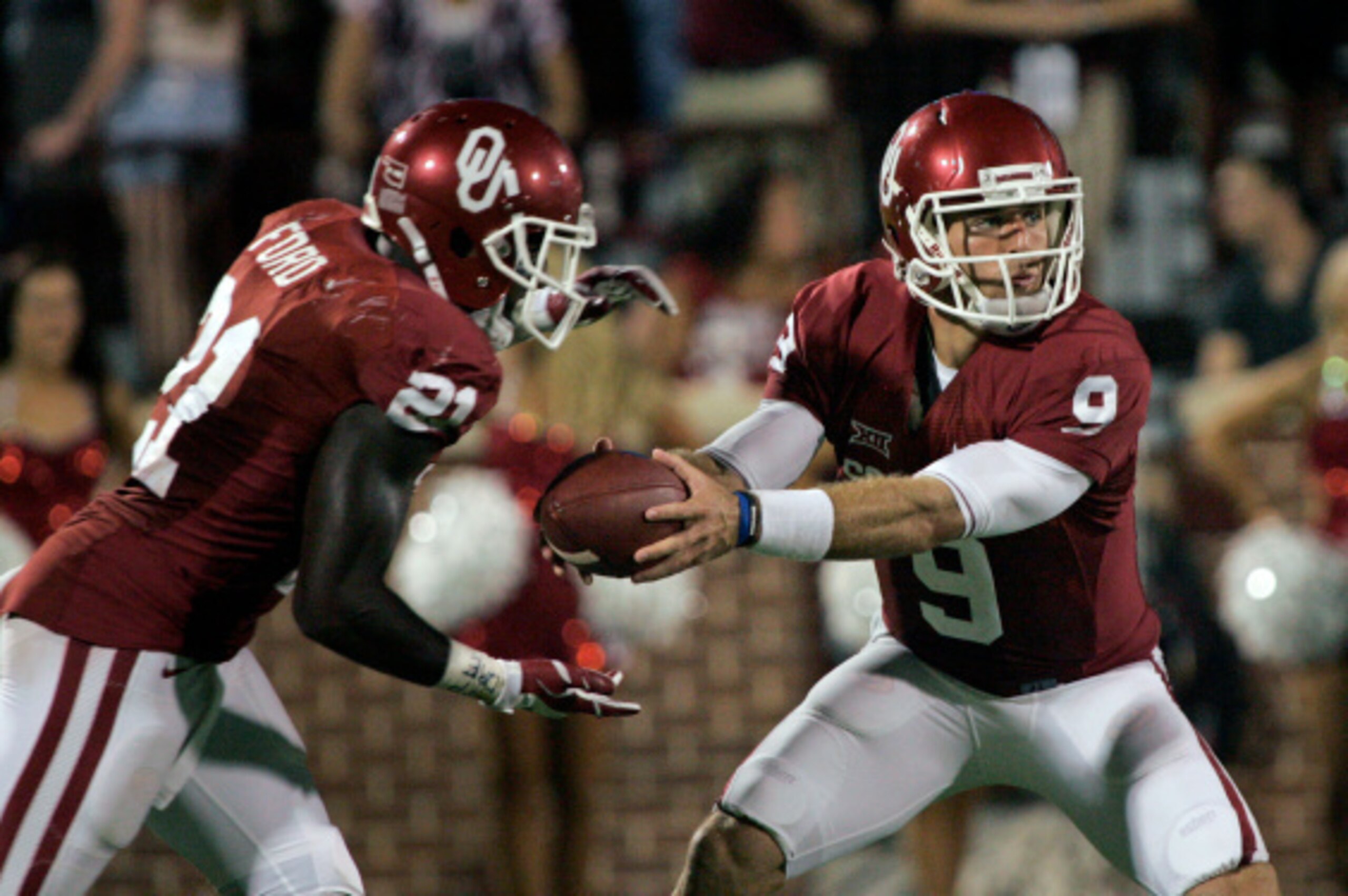 NORMAN, OK - AUGUST 30:  Quarterback Trevor Knight #9 hands off the ball to running back Keith Ford #21 of the Oklahoma Sooners during the game against the Louisiana Tech Bulldogs August 30, 2014 at Gaylord Family-Oklahoma Memorial Stadium in Norman, Okla