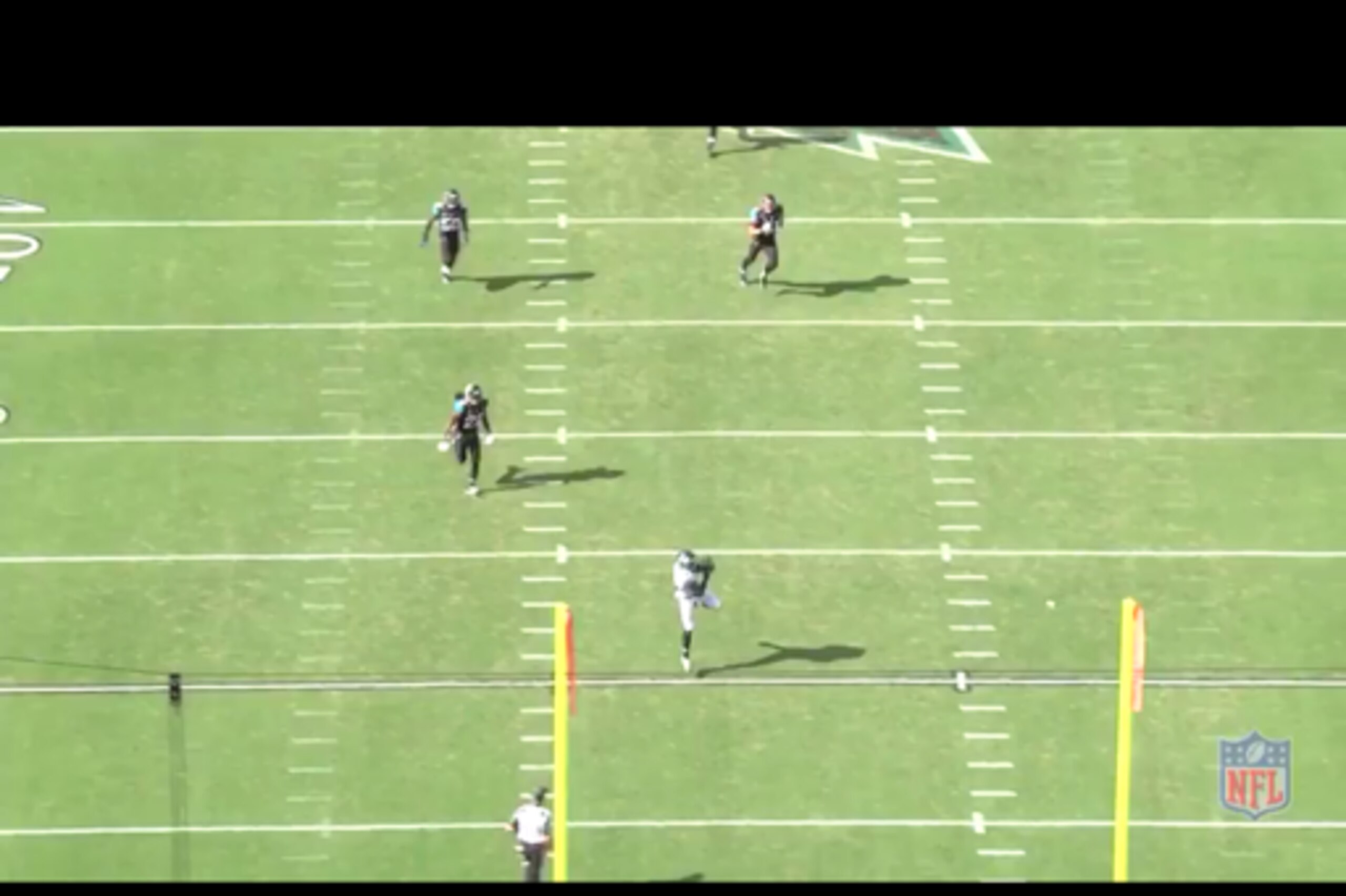 Maclin was left wide open for a 68-yard scoring catch.
