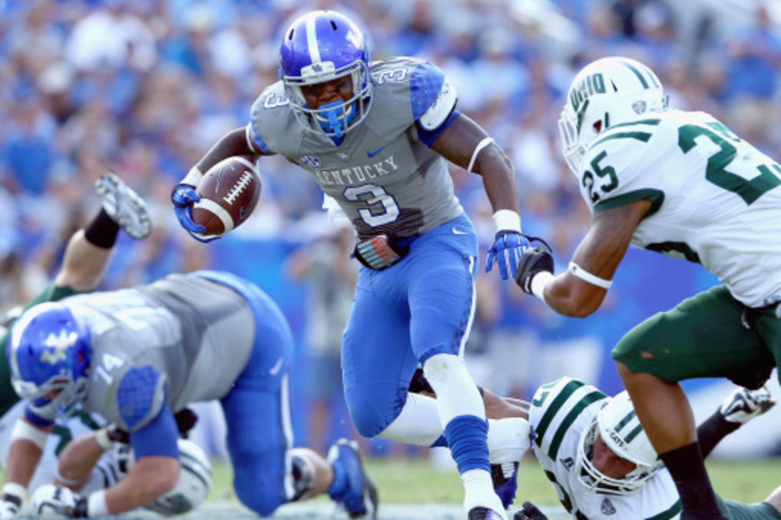 LEXINGTON, KY - SEPTEMBER 06:  Jojo Kemp #3 of the Kentucky Wildcats runs with the ball during the game against the Ohio Bobcats at Commonwealth Stadium on September 6, 2014 in Lexington, Kentucky.  (Photo by Andy Lyons/Getty Images)