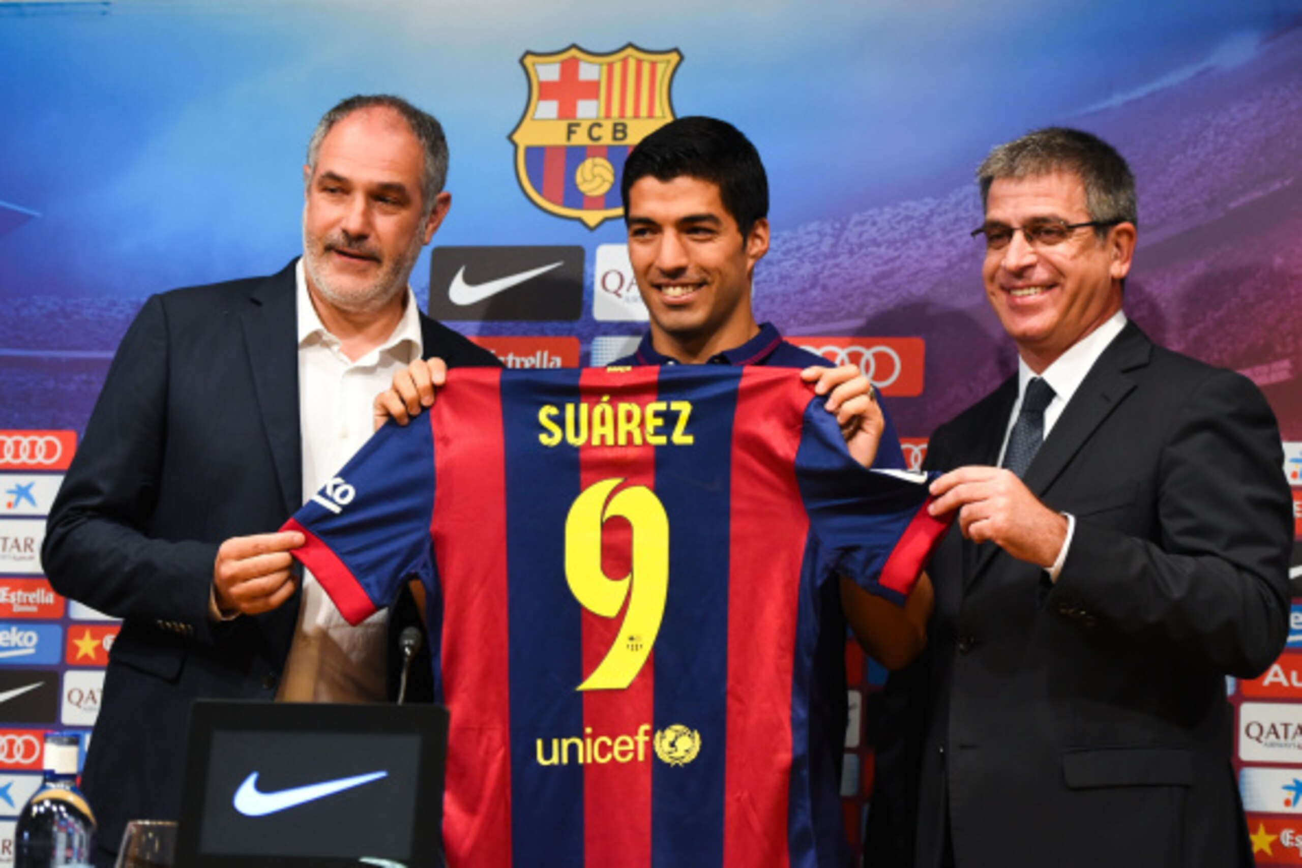 BARCELONA, SPAIN - AUGUST 19:  (L-R) FC Barcelona Sport Director Andoni Zubizarreta, Luis Suarez and FC Barcelona Jordi Mestre of FC Barcelona pose for the media during a press conference as part of his presentation as new FC Barcelona player at Camp Nou 