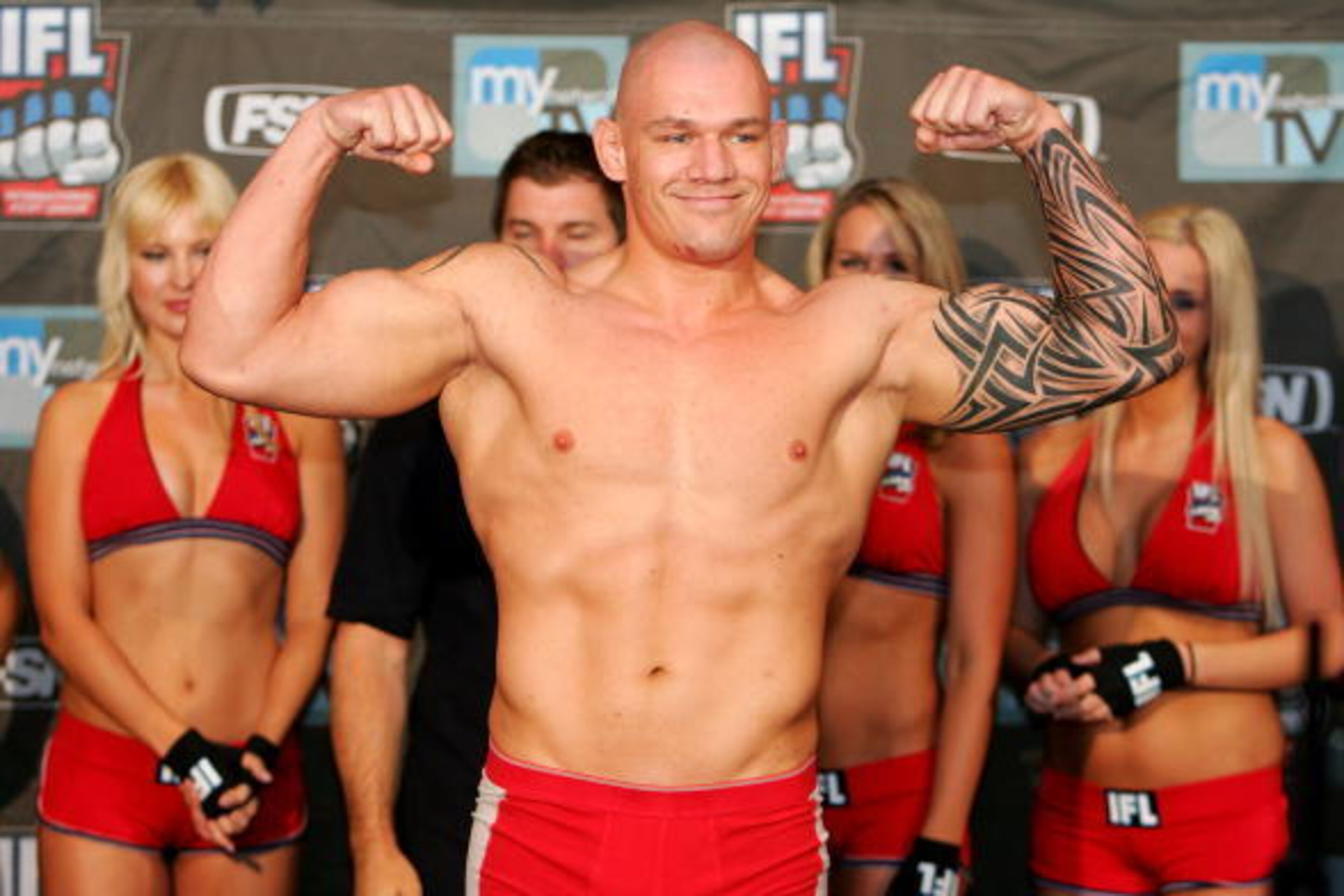 EVERETT, WA - MAY 31:  Krzysztof Soszynski of the Los Angeles Anacondas flexes during the weigh-in for the IFL Seattle at the Flying Pig Brewery on May 31, 2007 in Everett, Washington.  (Photo by Jonathan Ferrey/Getty Images for IFL)