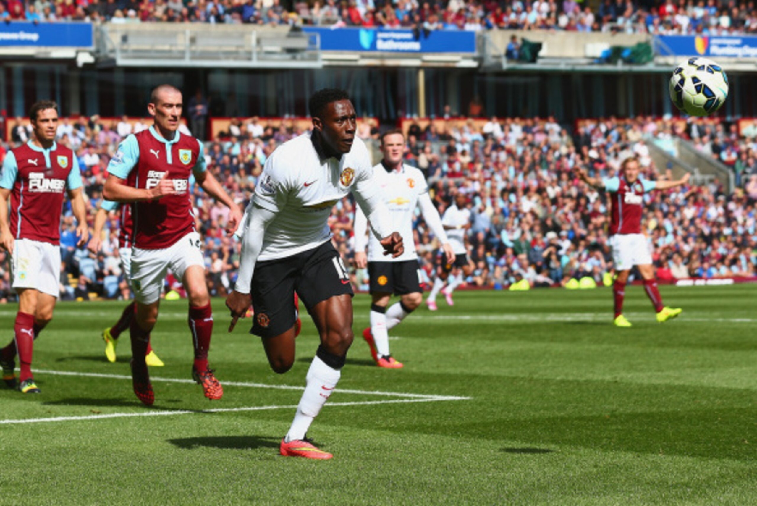 BURNLEY, ENGLAND - AUGUST 30: Danny Welbeck of Manchester United in action during the Barclays Premier League match between Burnley and Manchester United at Turf Moor on August 30, 2014 in Burnley, England. (Photo by Mark Thompson/Getty Images) BURNLEY, ENGLAND - AUGUST 30: Danny Welbeck of Manchester United in action during the Barclays Premier League match between Burnley and Manchester United at Turf Moor on August 30, 2014 in Burnley, England. (Photo by Mark Thompson/Getty Images)