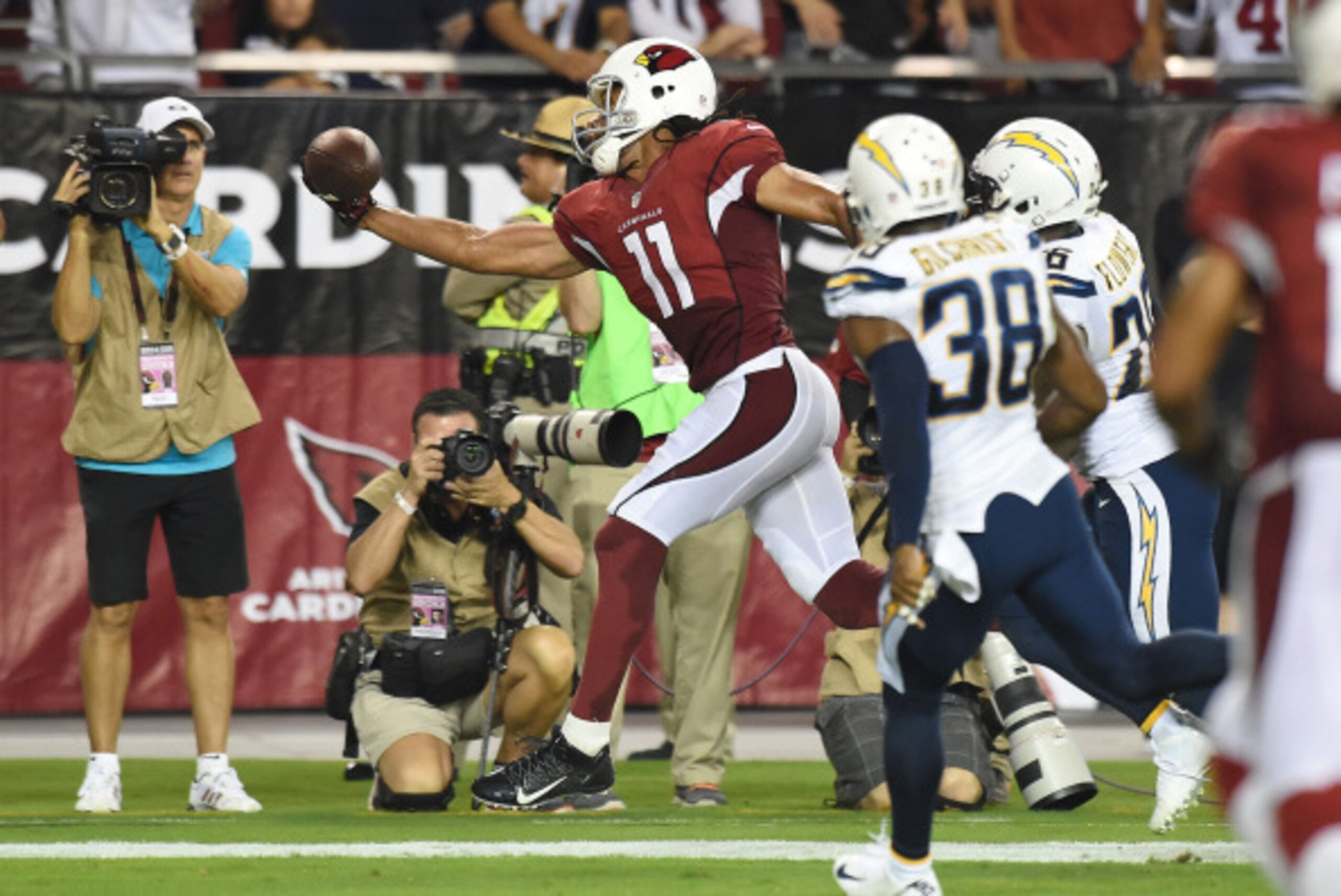 GLENDALE, AZ - SEPTEMBER 08:  Larry Fitzgerald #11 of the Arizona Cardinals makes a one handed catch out of bounds against the San Diego Chargers at University of Phoenix Stadium on September 8, 2014 in Glendale, Arizona. Arizona won 18-17.  (Photo by Nor