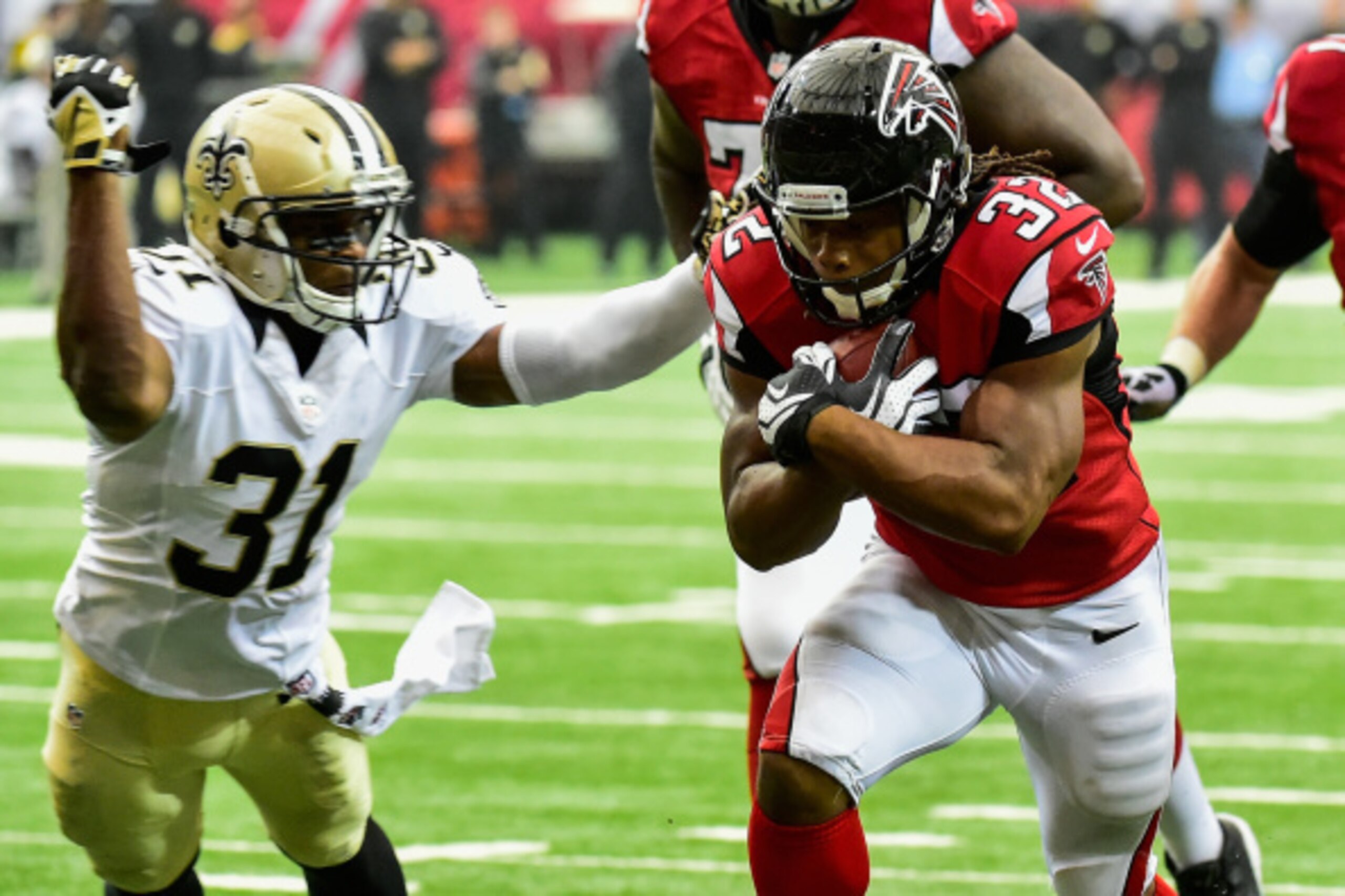 ATLANTA, GA - SEPTEMBER 07: Jacquizz Rodgers #32 of the Atlanta Falcons runs the ball for a touchdown past Jairus Byrd #31 of the New Orleans Saints in the second half at the Georgia Dome on September 7, 2014 in Atlanta, Georgia. (Photo by Scott Cunningh ATLANTA, GA - SEPTEMBER 07: Jacquizz Rodgers #32 of the Atlanta Falcons runs the ball for a touchdown past Jairus Byrd #31 of the New Orleans Saints in the second half at the Georgia Dome on September 7, 2014 in Atlanta, Georgia. (Photo by Scott Cunningh