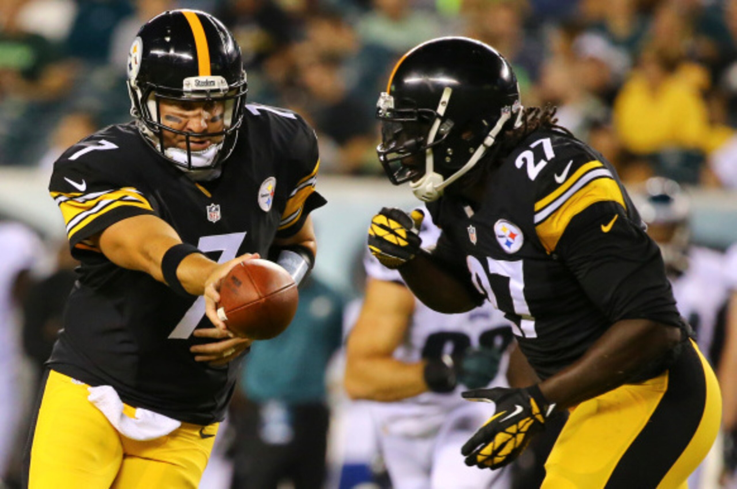 PHILADELPHIA, PA - AUGUST 21: Quarterback Ben Roethlisberger #7 of the Pittburgh Steelers hands the ball off to running back LeGarrette Blount #27 against the Philadelphia Eagles on August 21, 2014 at Lincoln Financial Field in Philadelphia, Pennsylvania.