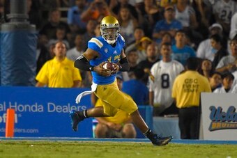 Texas does not want to see Hundley get outside the tackles on Saturday.