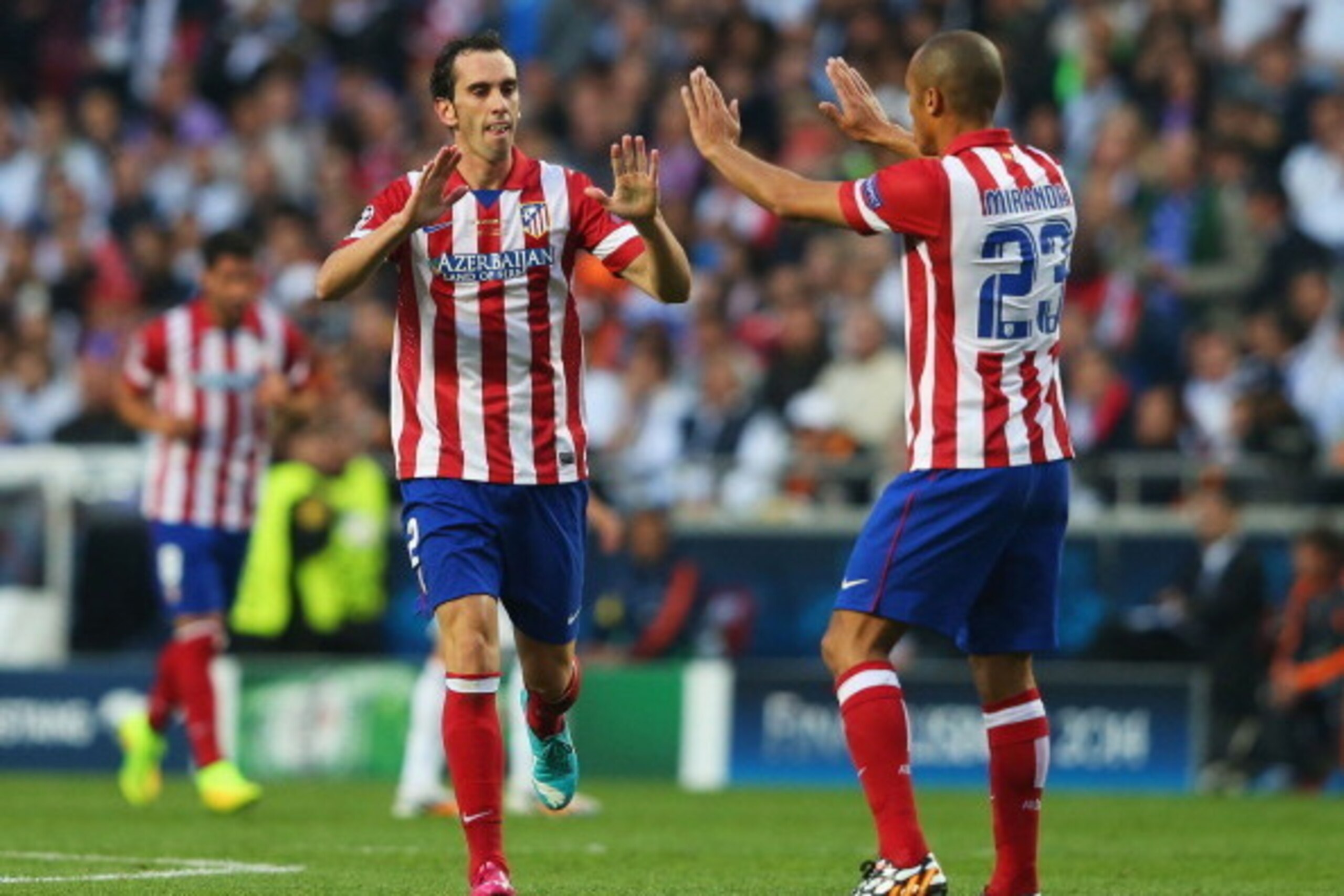LISBON, PORTUGAL - MAY 24:  Diego Godin of Club Atletico de Madrid is congratulated on scoring the first goal by Miranda of Club Atletico de Madrid during the UEFA Champions League Final between Real Madrid and Atletico de Madrid at Estadio da Luz on May 