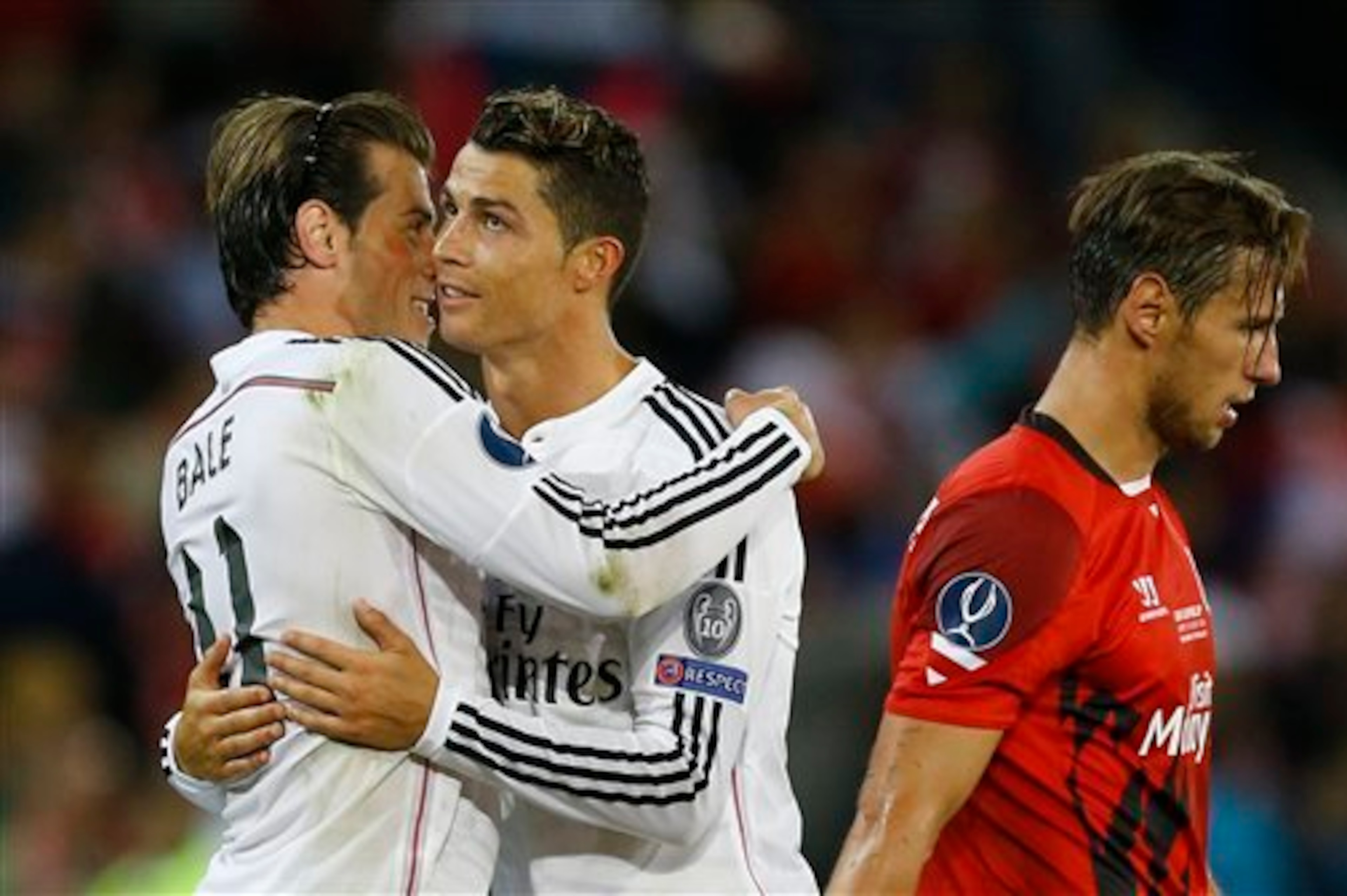 Gareth Bale does well and supports Cristiano Ronaldo.
