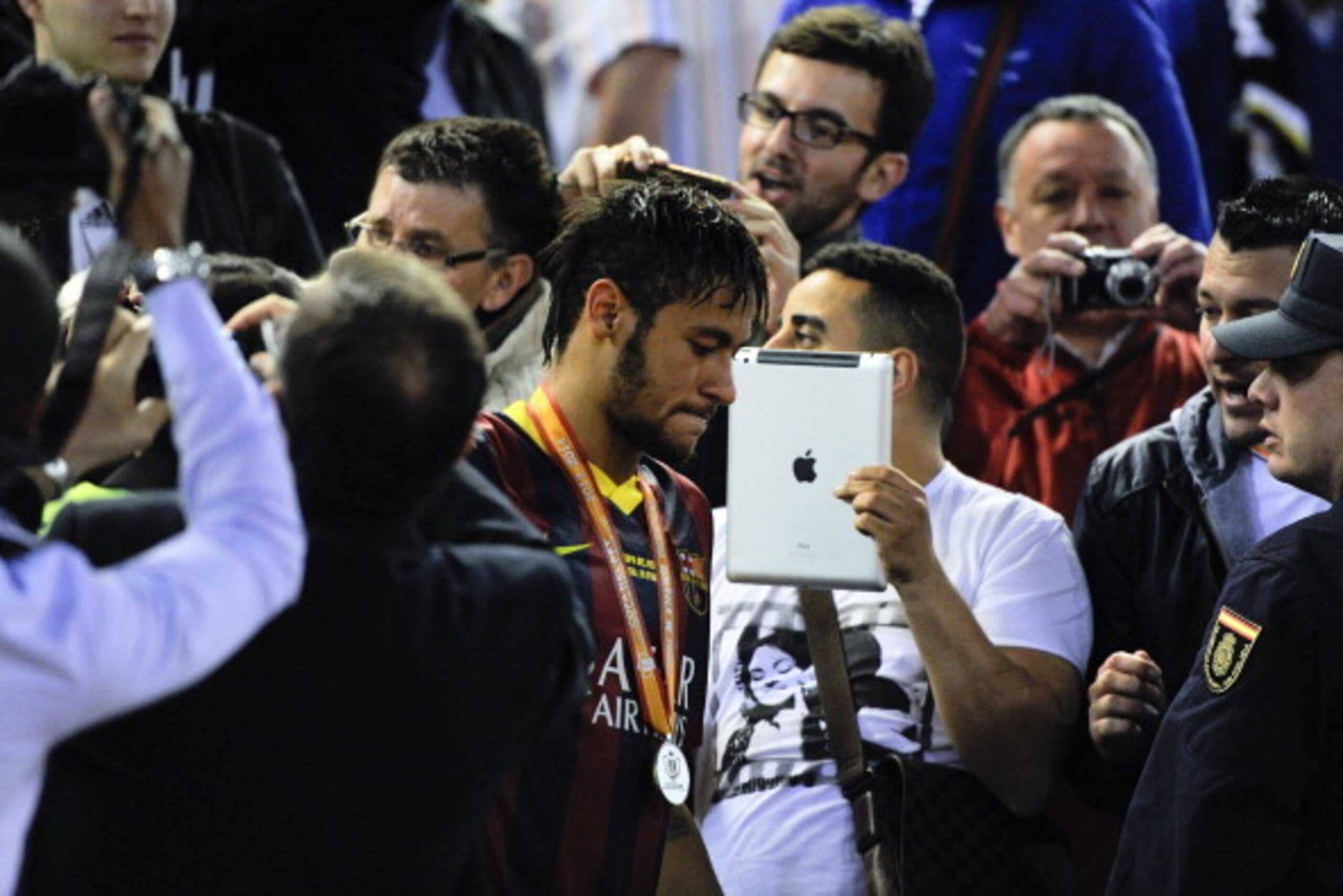 VALENCIA, SPAIN - APRIL 16:  Neymar of FC Barcelona looks down after being defeated during the Copa del Rey Final between Real Madrid and FC Barcelona at Estadio Mestalla on April 16, 2014 in Valencia, Spain.  (Photo by David Ramos/Getty Images)