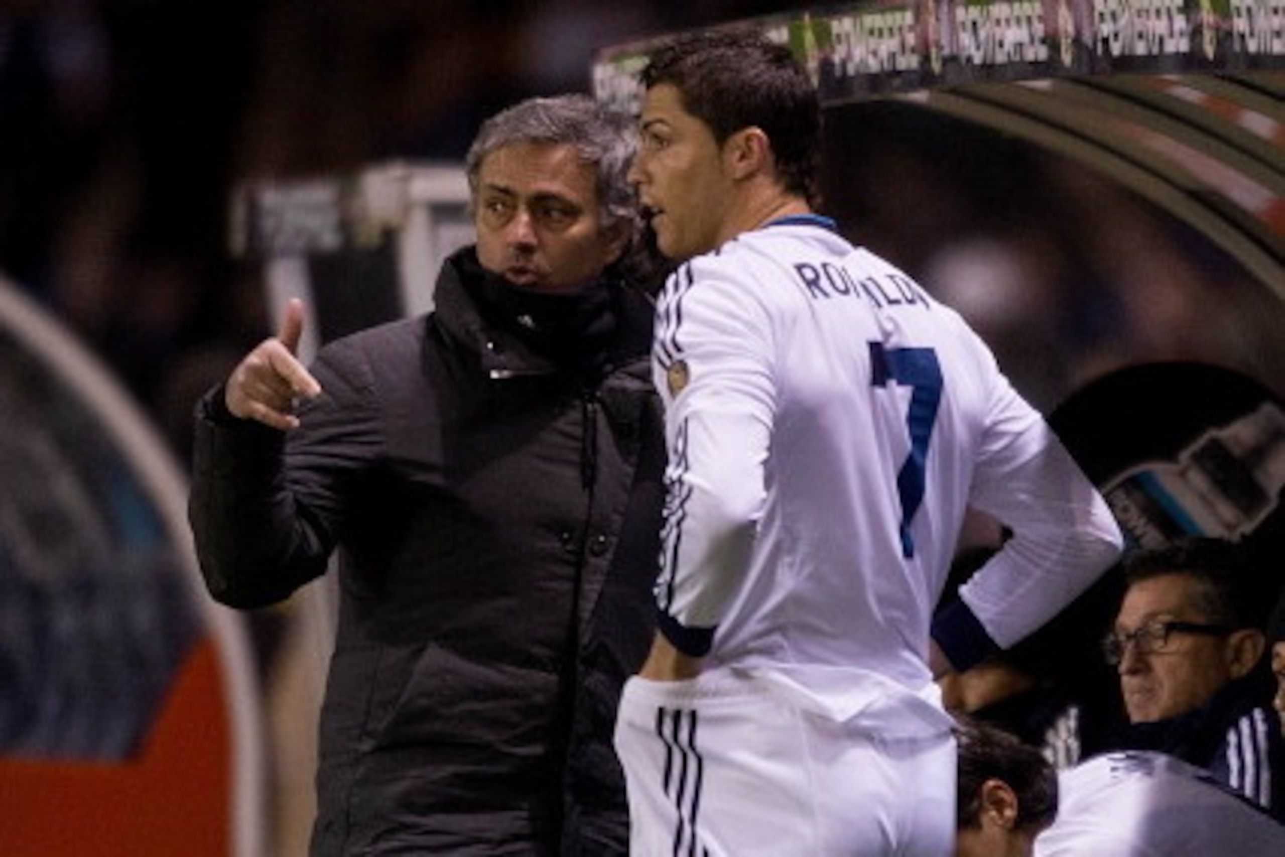 LA CORUNA, SPAIN - FEBRUARY 23:  Head coach Jose Mourinho (L) of Real Madrid CF gives instructions to Cristiano Ronaldo (2ndl) on the desk during the La Liga match between RC Deportivo La Coruna and Real Madrid CF at Riazor Stadium on February 23, 2013 in