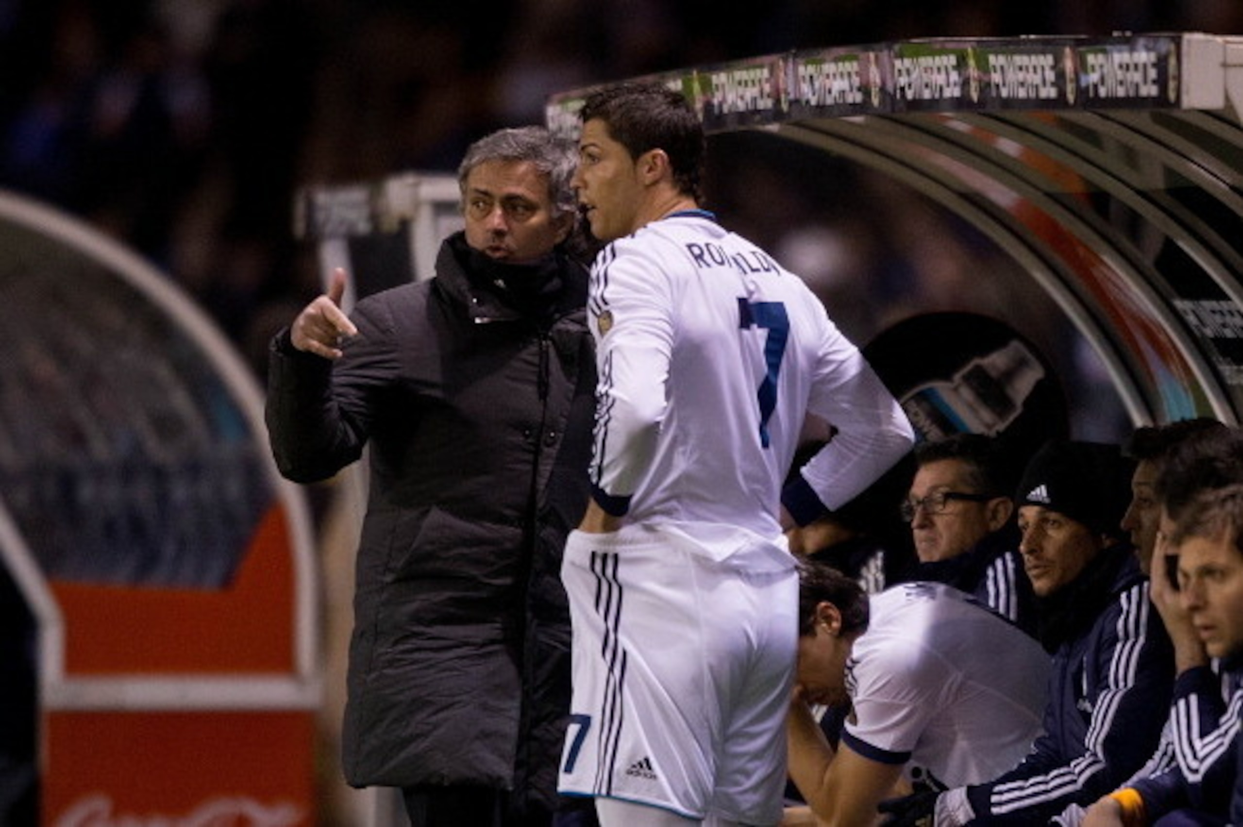 LA CORUNA, SPAIN - FEBRUARY 23:  Head coach Jose Mourinho (L) of Real Madrid CF gives instructions to Cristiano Ronaldo (2ndl) on the desk during the La Liga match between RC Deportivo La Coruna and Real Madrid CF at Riazor Stadium on February 23, 2013 in