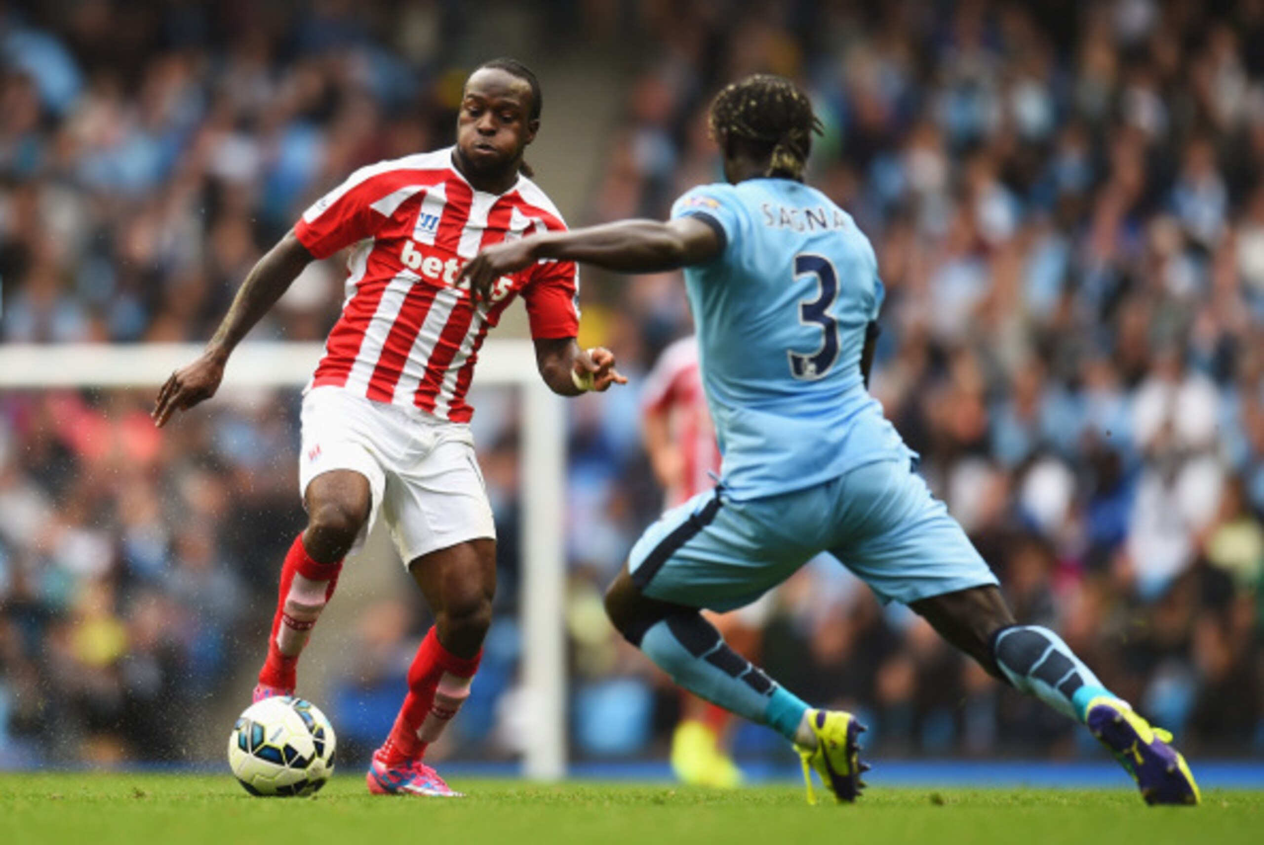 MANCHESTER, ENGLAND - AUGUST 30: Victor Moses of Stoke City takes on Bacary Sagna of Manchester City during the Barclays Premier League match between Manchester City and Stoke City at Etihad Stadium on August 30, 2014 in Manchester, England. (Photo by Sh MANCHESTER, ENGLAND - AUGUST 30: Victor Moses of Stoke City takes on Bacary Sagna of Manchester City during the Barclays Premier League match between Manchester City and Stoke City at Etihad Stadium on August 30, 2014 in Manchester, England. (Photo by Sh