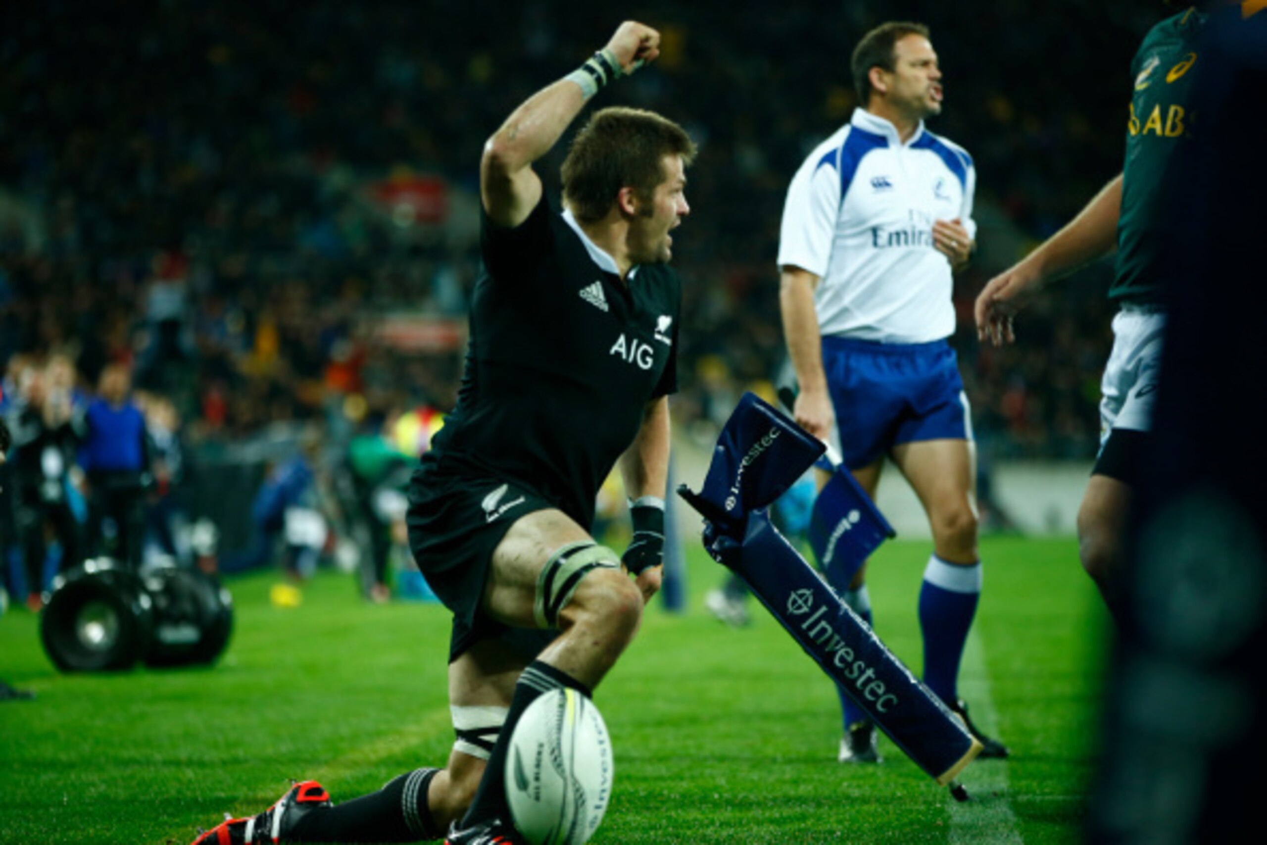 WELLINGTON, NEW ZEALAND - SEPTEMBER 13: Richie McCaw of the All Blacks celebrates his try during The Rugby Championship match between the New Zealand All Blacks and the South Africa Springboks at Westpac Stadium on September 13, 2014 in Wellington, New Z WELLINGTON, NEW ZEALAND - SEPTEMBER 13: Richie McCaw of the All Blacks celebrates his try during The Rugby Championship match between the New Zealand All Blacks and the South Africa Springboks at Westpac Stadium on September 13, 2014 in Wellington, New Z