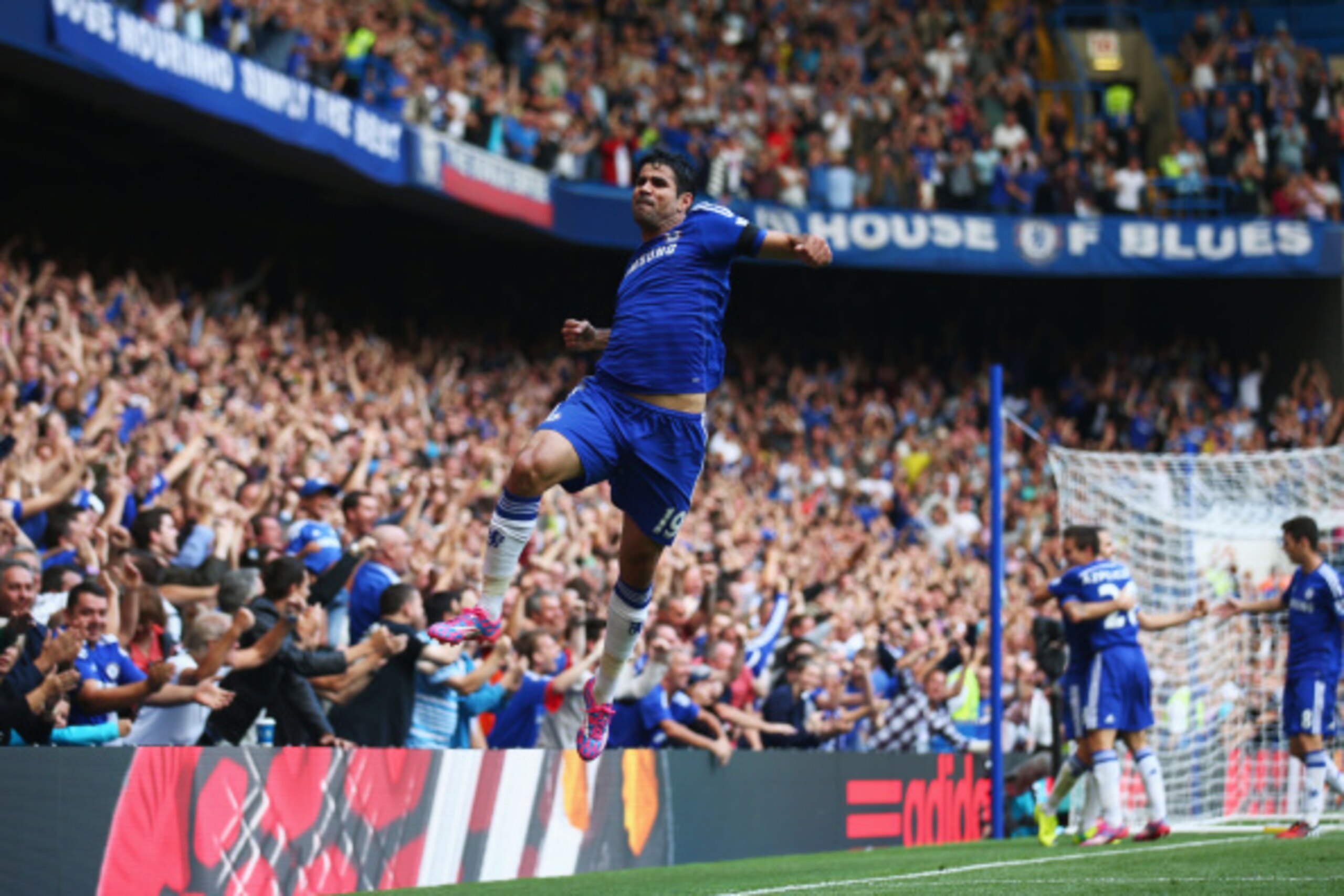 LONDON, ENGLAND - SEPTEMBER 13:  Diego Costa of Chelsea celebrates as he scores their second goal during the Barclays Premier League match between Chelsea and Swansea City at Stamford Bridge on September 13, 2014 in London, England.  (Photo by Paul Gilham