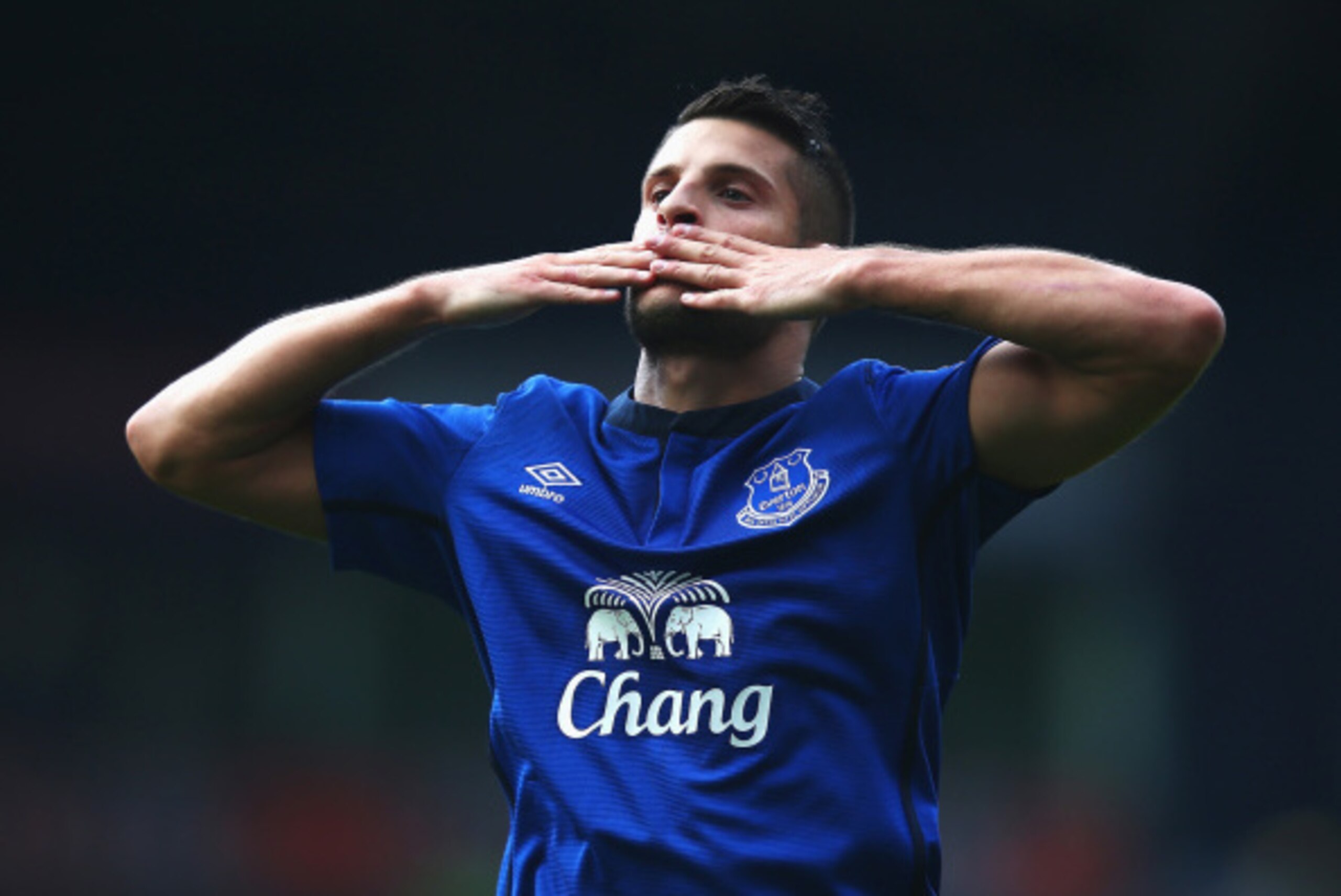 WEST BROMWICH, ENGLAND - SEPTEMBER 13: Kevin Mirallas of Everton celebrates scoring his goal during the Barclays Premier League match between West Bromwich Albion and Everton at The Hawthorns on September 13, 2014 in West Bromwich, England. (Photo by Mar WEST BROMWICH, ENGLAND - SEPTEMBER 13: Kevin Mirallas of Everton celebrates scoring his goal during the Barclays Premier League match between West Bromwich Albion and Everton at The Hawthorns on September 13, 2014 in West Bromwich, England. (Photo by Mar