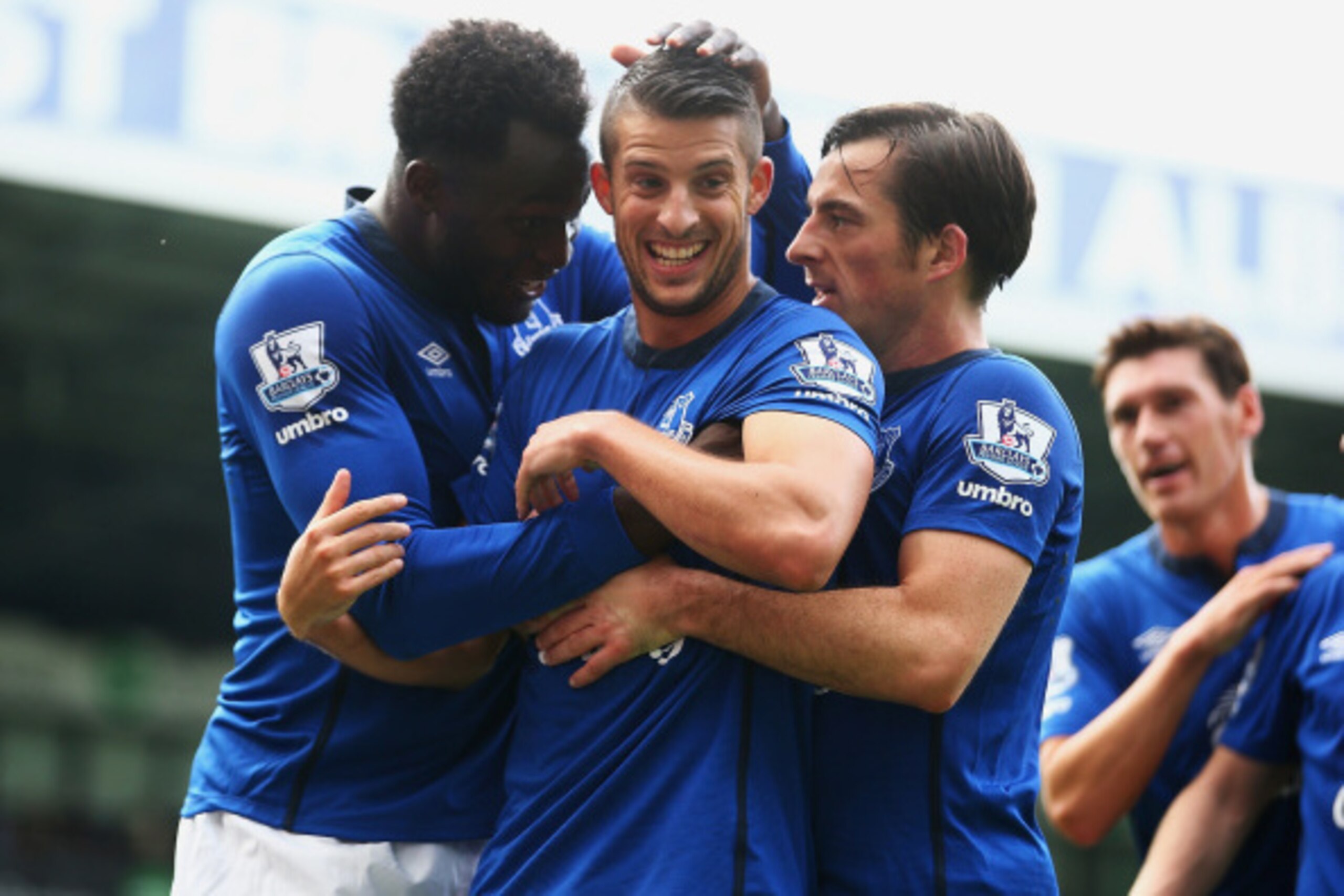 WEST BROMWICH, ENGLAND - SEPTEMBER 13:  Kevin Mirallas (C) of Everton celebrates scoring his goal with Romelu Lukaku (L) and Leighton Baines of Everton during the Barclays Premier League match between West Bromwich Albion and Everton at The Hawthorns on S