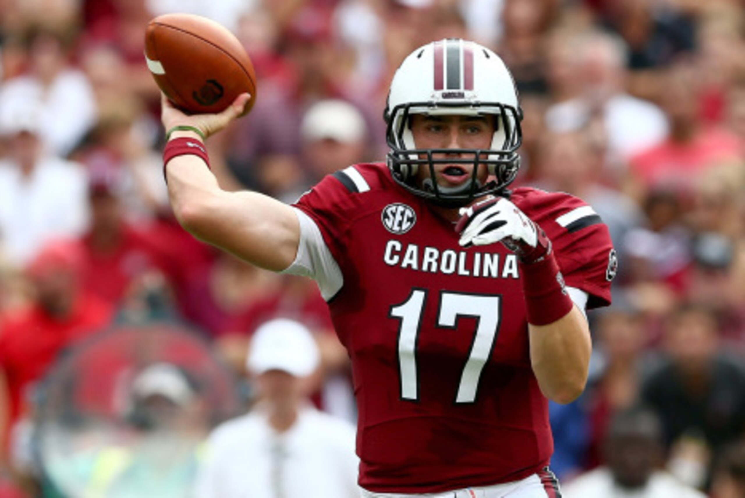 COLUMBIA, SC - SEPTEMBER 13:  Dylan Thompson #17 of the South Carolina Gamecocks throws a pass against the Georgia Bulldogs during their game at Williams-Brice Stadium on September 13, 2014 in Columbia, South Carolina.  (Photo by Streeter Lecka/Getty Imag