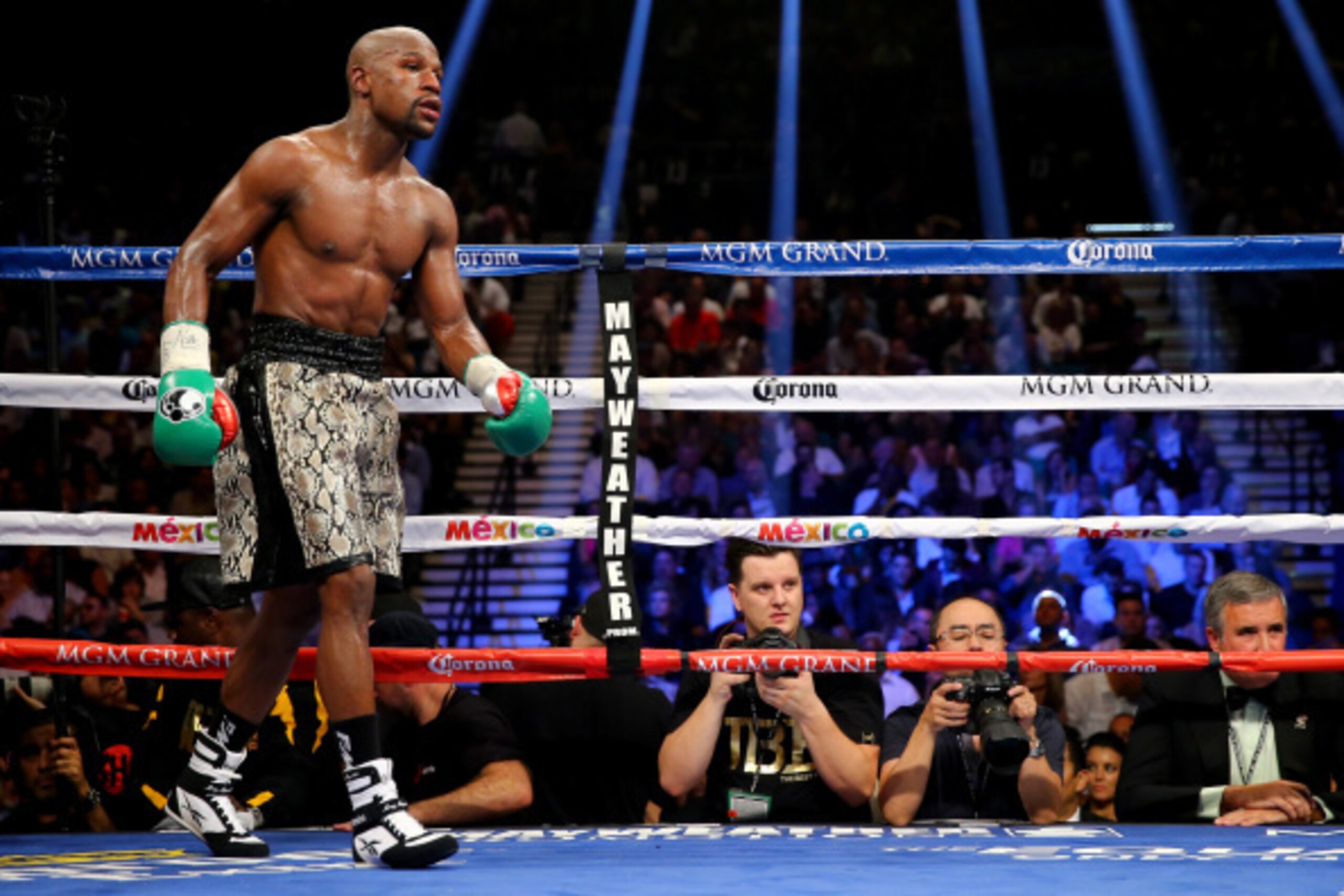 LAS VEGAS, NV - SEPTEMBER 13:  Floyd Mayweather Jr. looks on while taking on Marcos Maidana during their WBC/WBA welterweight title fight at the MGM Grand Garden Arena on September 13, 2014 in Las Vegas, Nevada.  (Photo by Al Bello/Getty Images)